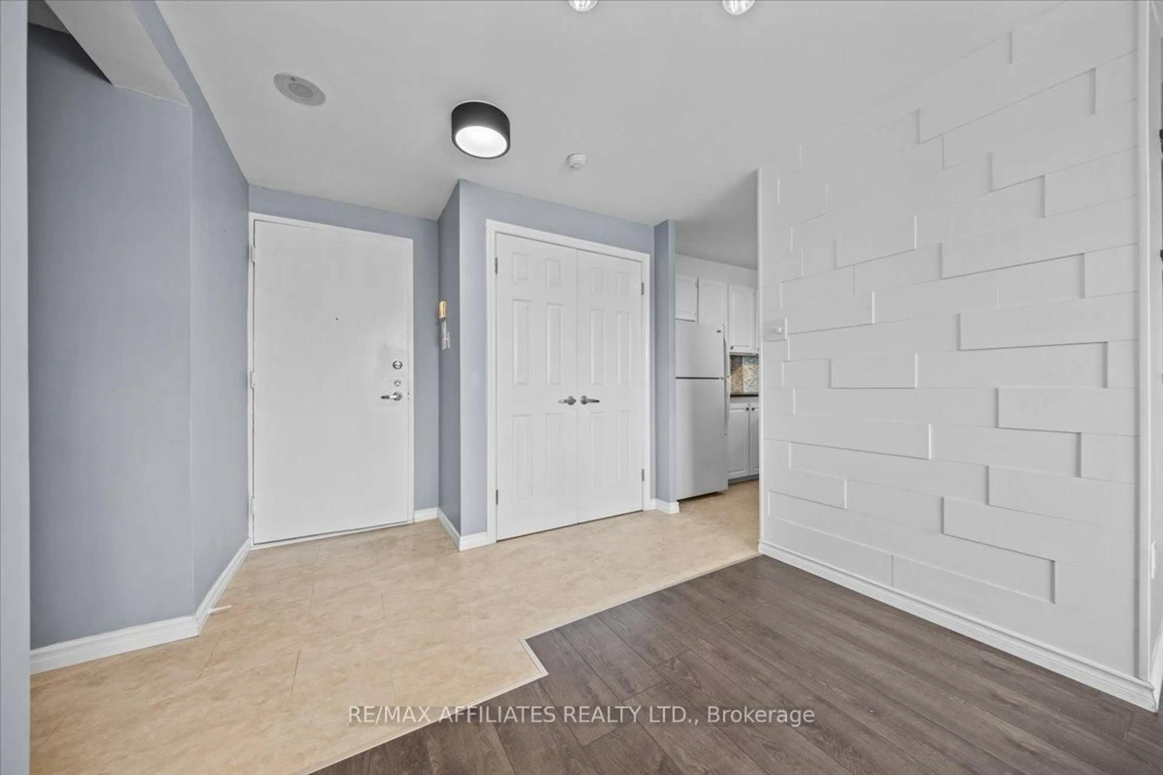 A pic of a room for 915 Elmsmere Rd #113, Ottawa Ontario K1J 8H8
