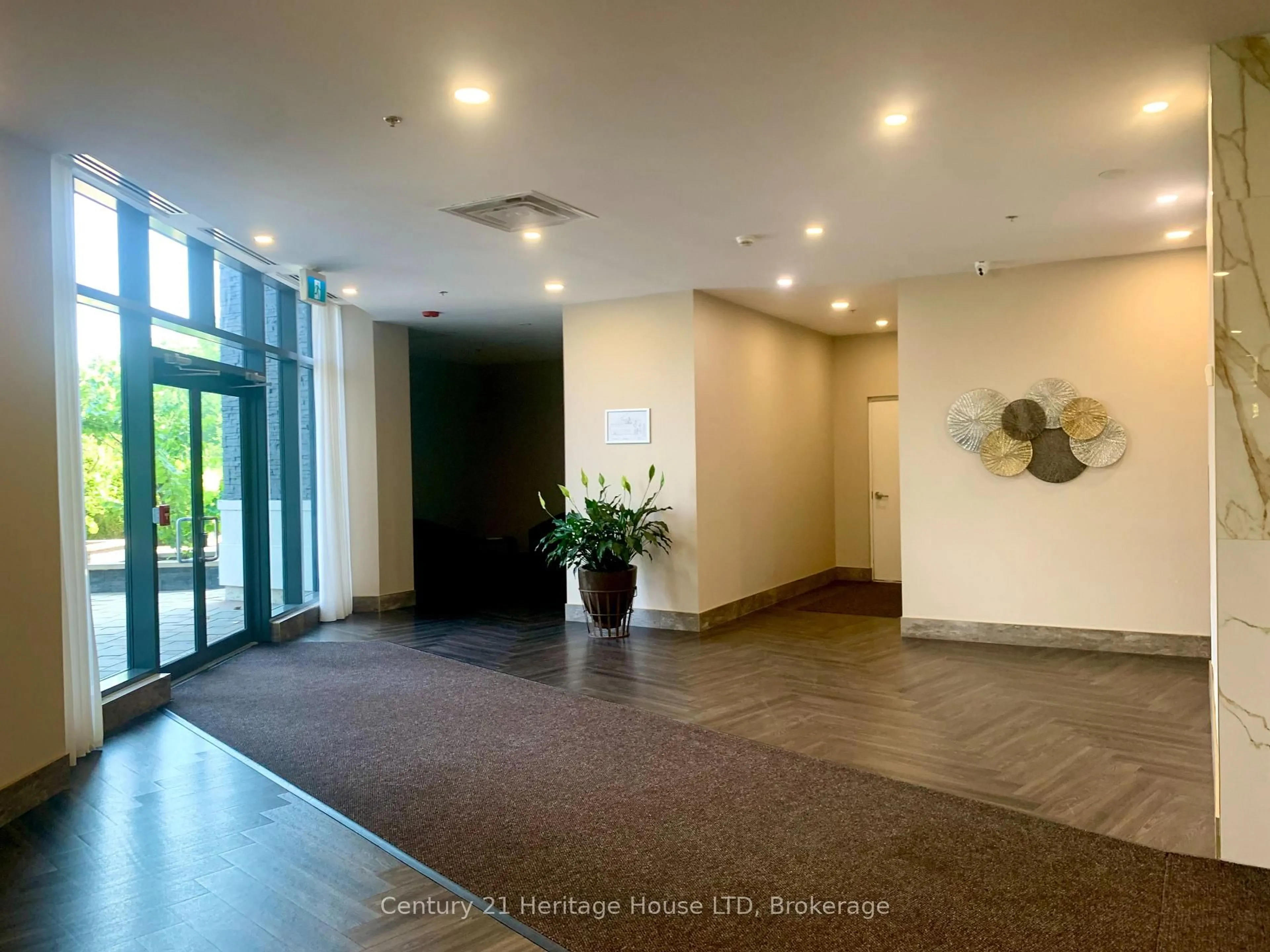 Indoor foyer for 7711 Green Vista Gate #716, Niagara Falls Ontario L2G 0Y9