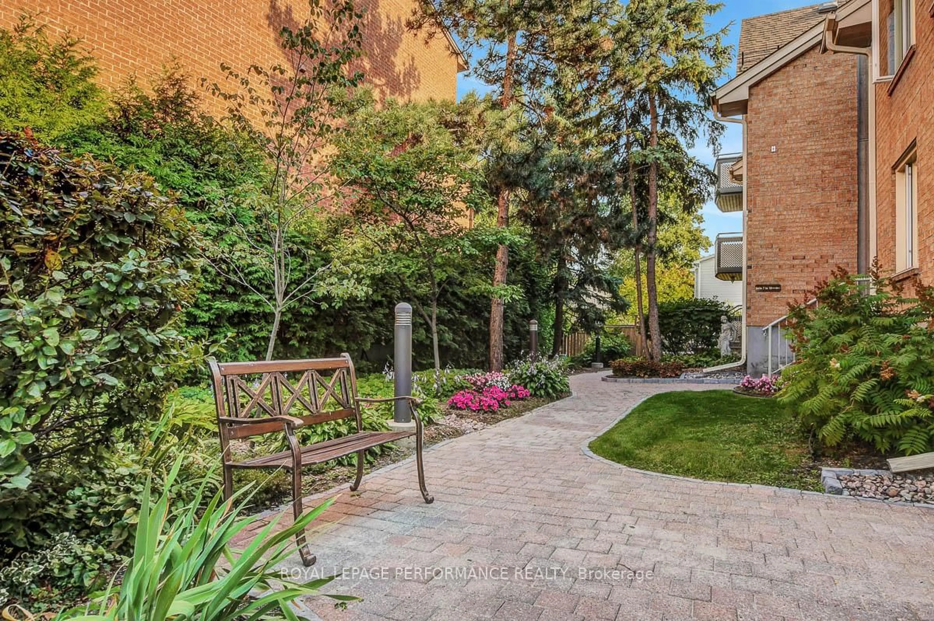 Patio, street for 2 Columbus Ave #3, Ottawa Ontario K1K 1R3