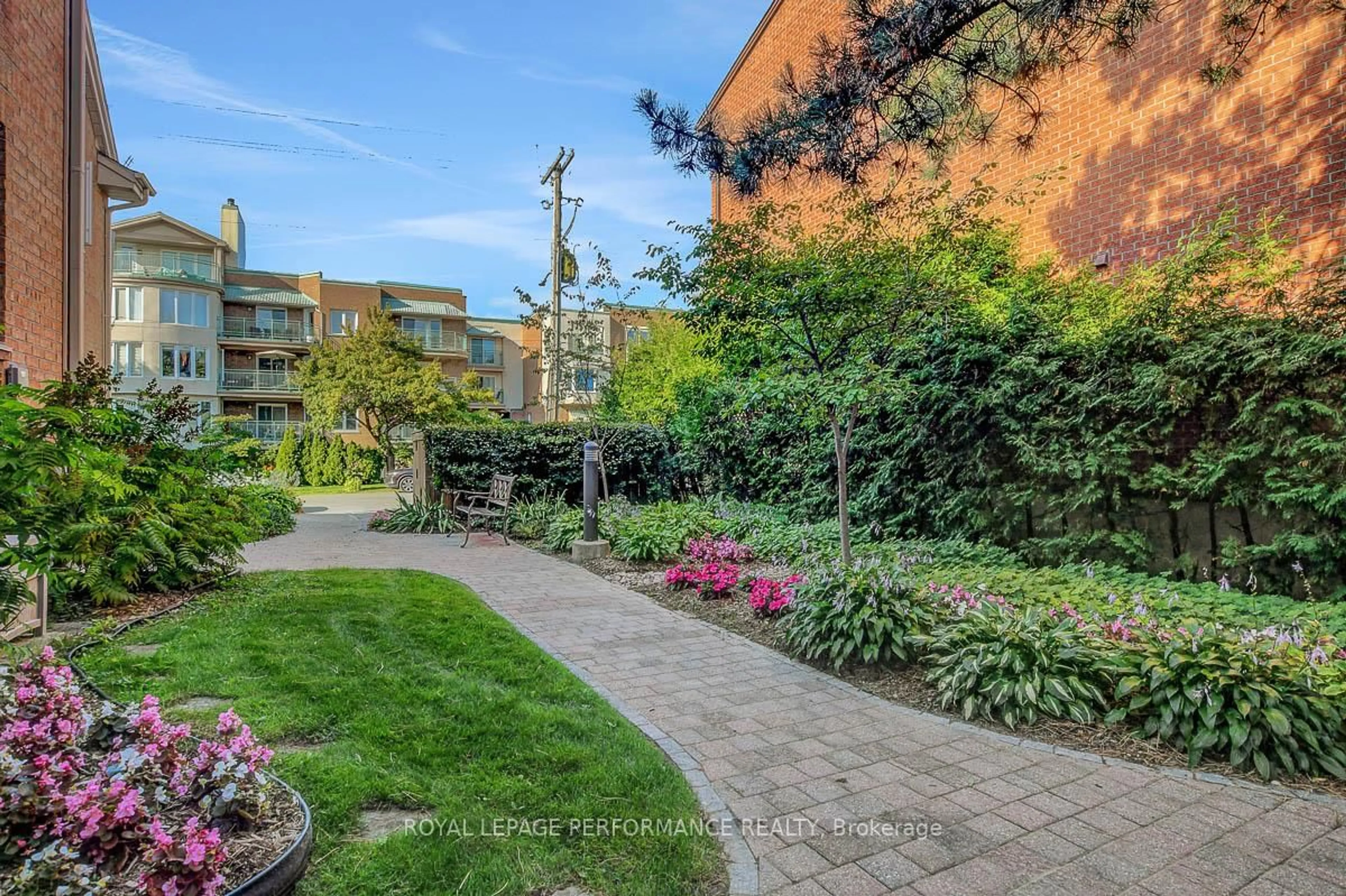 Patio, street for 2 Columbus Ave #3, Ottawa Ontario K1K 1R3