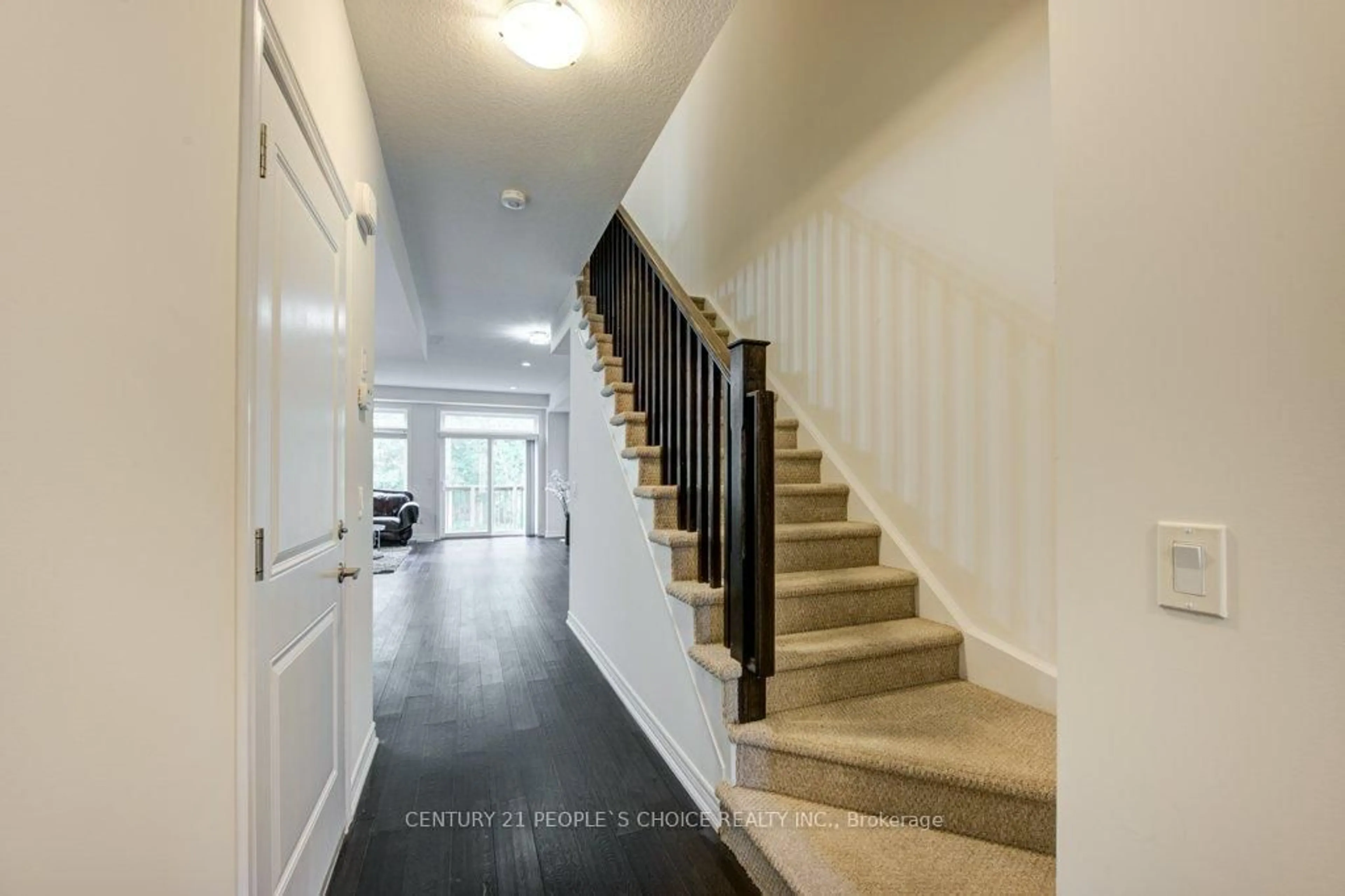 Indoor foyer for 77 Diana Ave #30, Brantford Ontario N3T 6P9