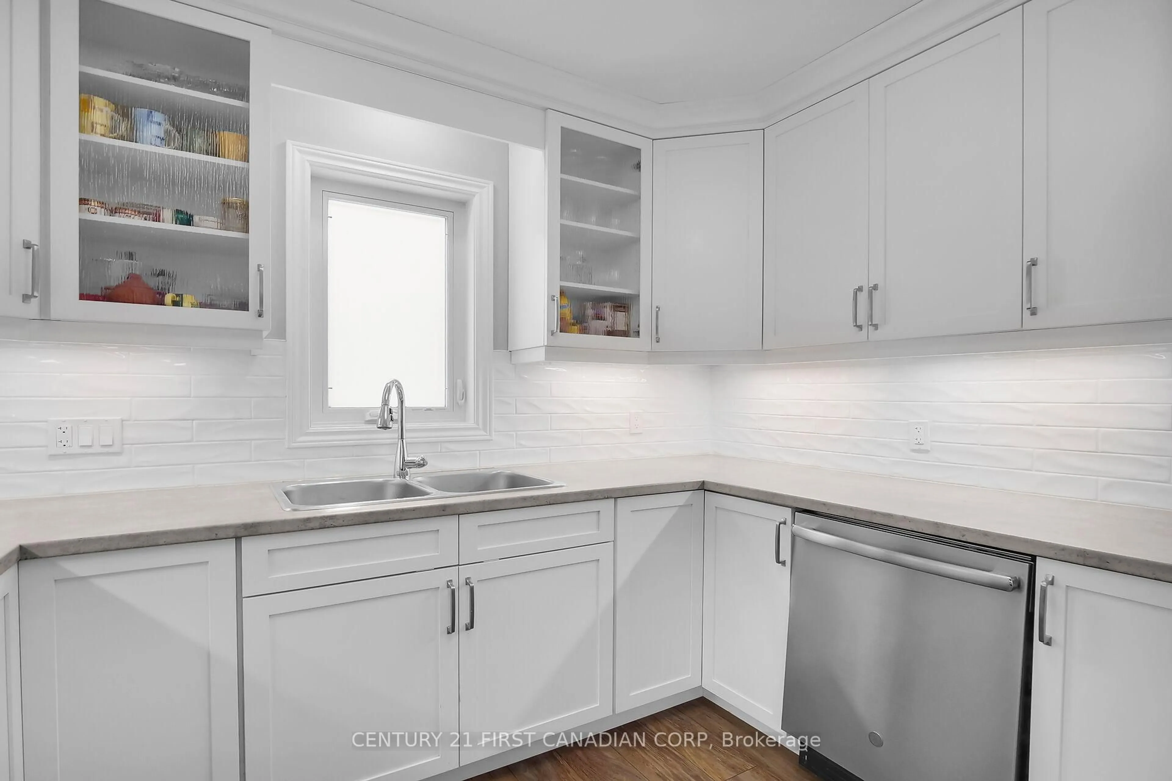 Standard kitchen, ceramic/tile floor for 226 Emery St, Central Elgin Ontario N5L 0A5