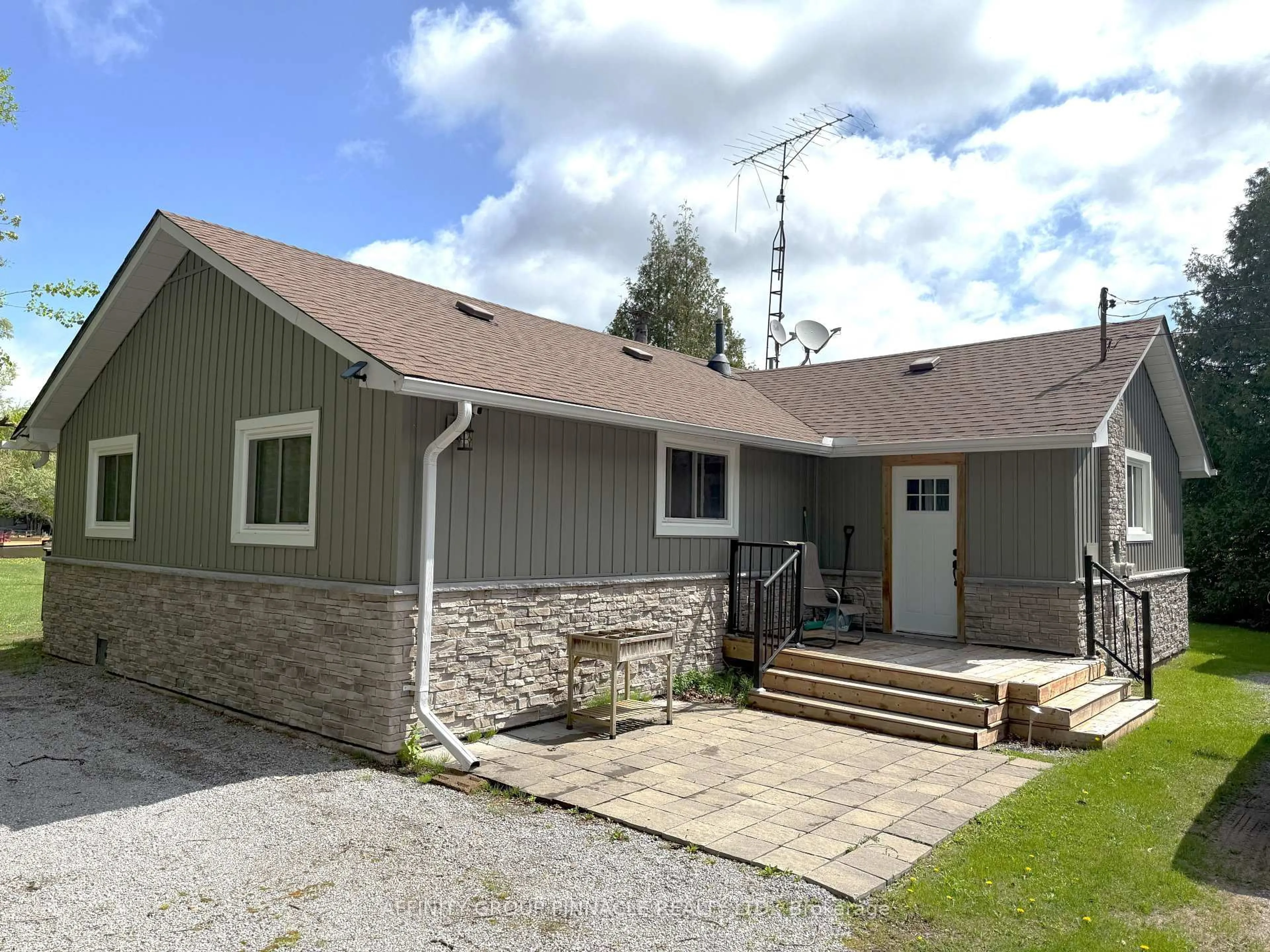 Home with vinyl exterior material, building for 2473 Selwyn Bay Lane, Selwyn Ontario K0L 2H0