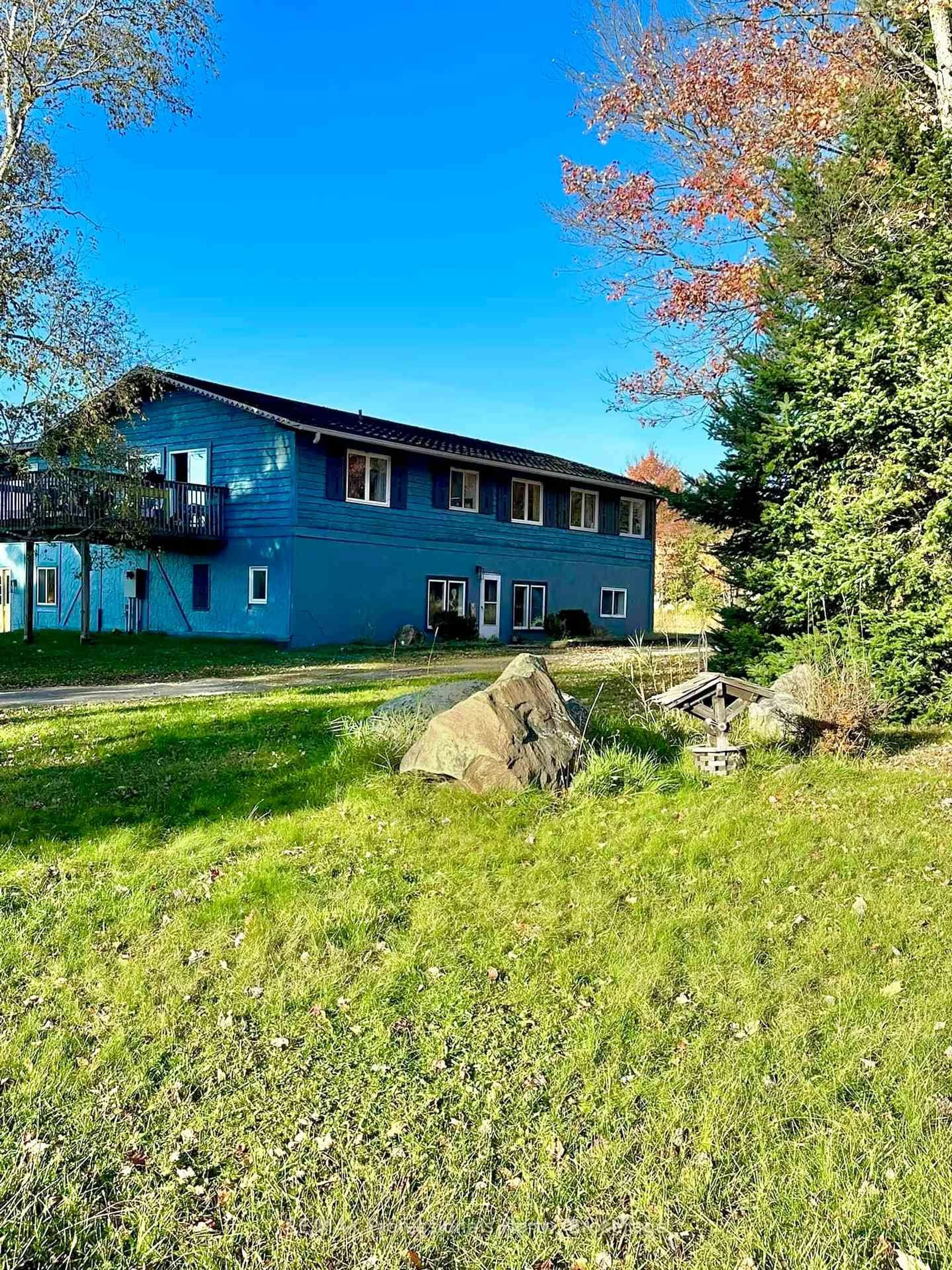 A pic from outside/outdoor area/front of a property/back of a property/a pic from drone, mountain view for 204 MINERAL SPRINGS Rd, Huntsville Ontario P1H 2N5