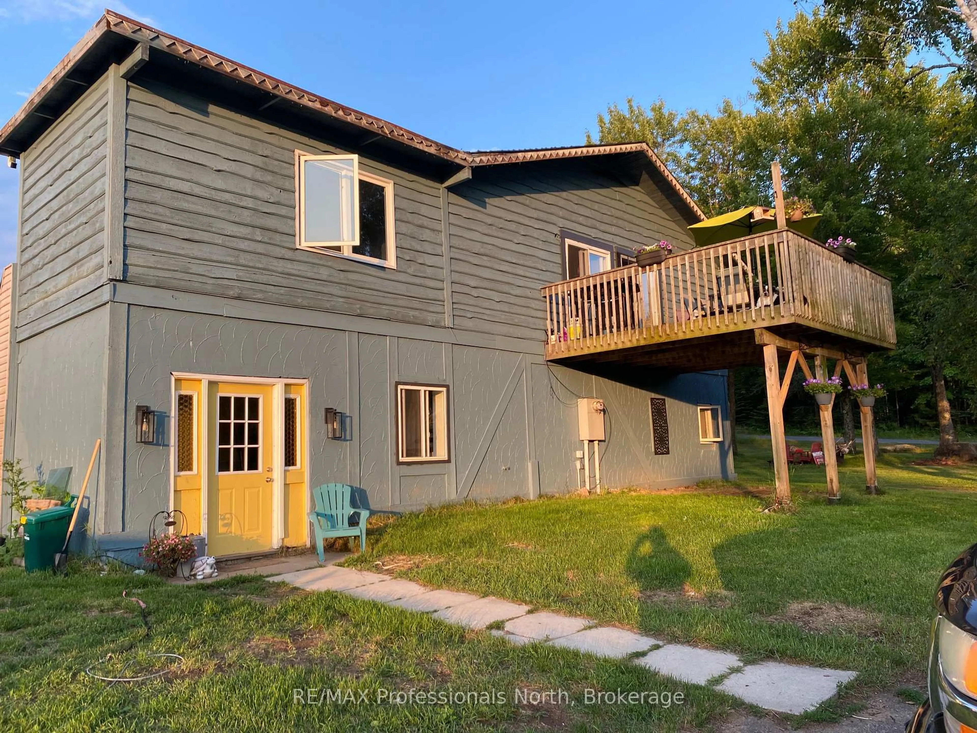 A pic from outside/outdoor area/front of a property/back of a property/a pic from drone, unknown for 204 MINERAL SPRINGS Rd, Huntsville Ontario P1H 2N5