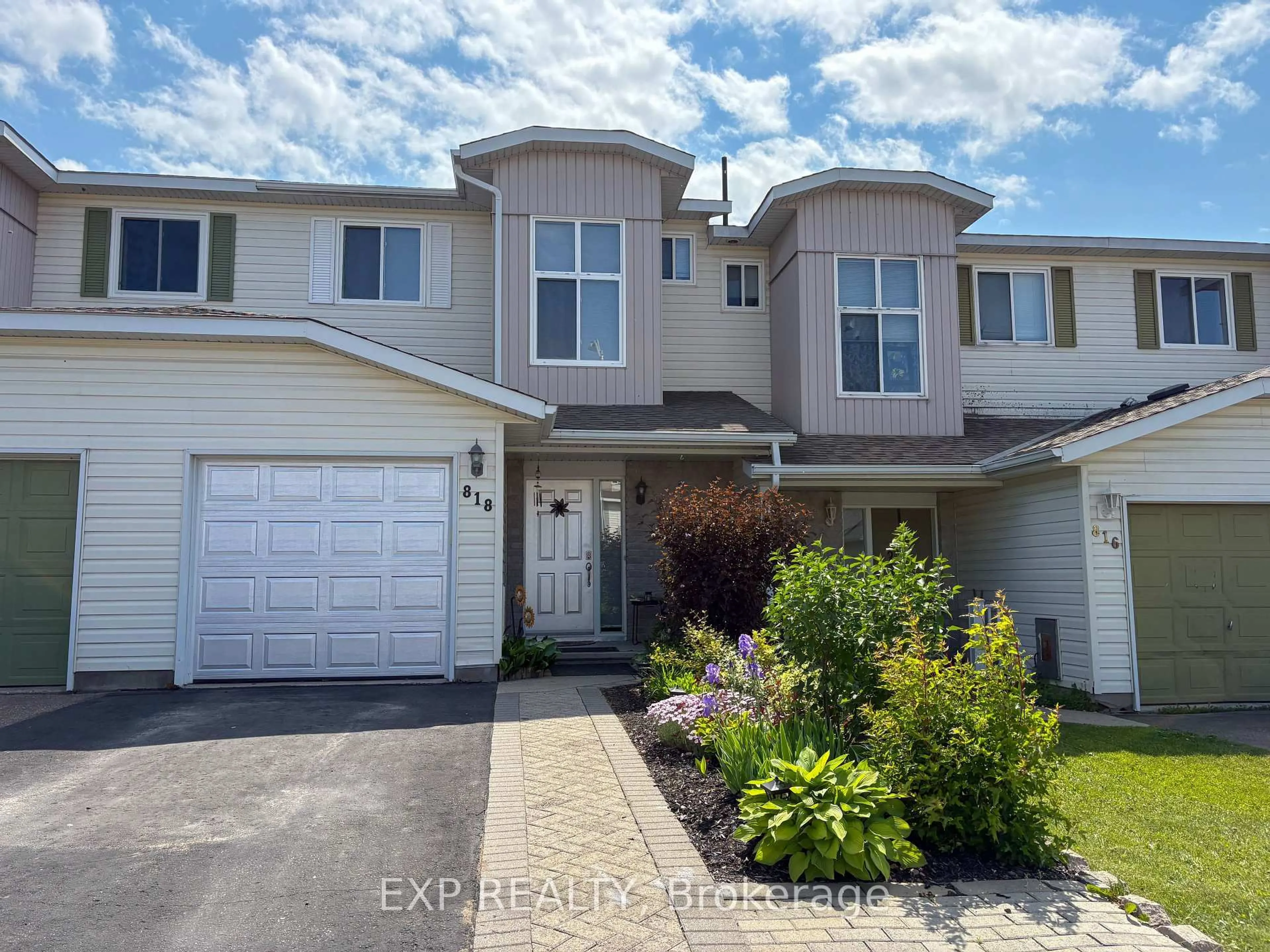A pic from outside/outdoor area/front of a property/back of a property/a pic from drone, street for 818 Eighth St, Renfrew Ontario K7V 4K9