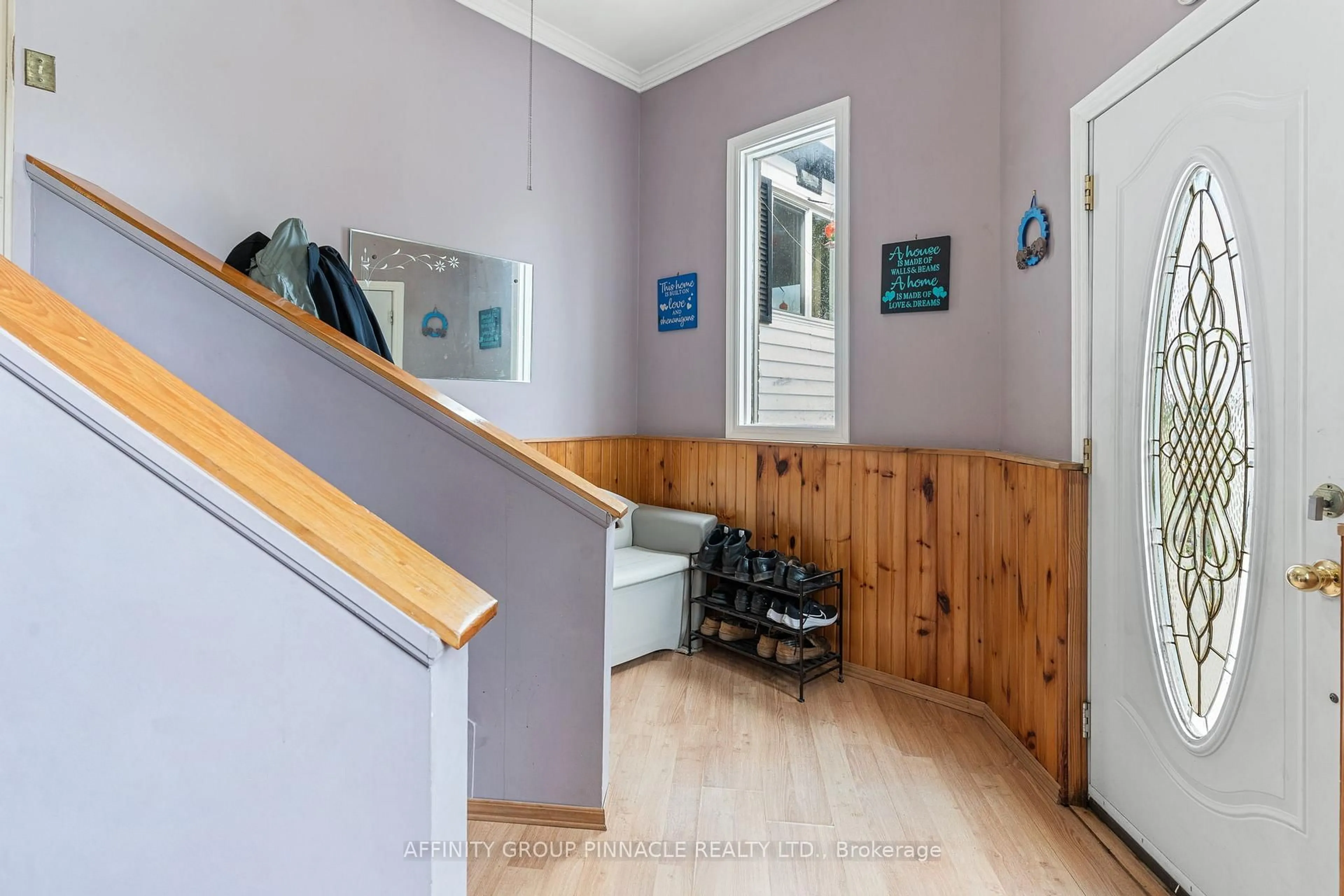 Indoor foyer for 1071 Opmar Rd, Kawartha Lakes Ontario K0M 2M0