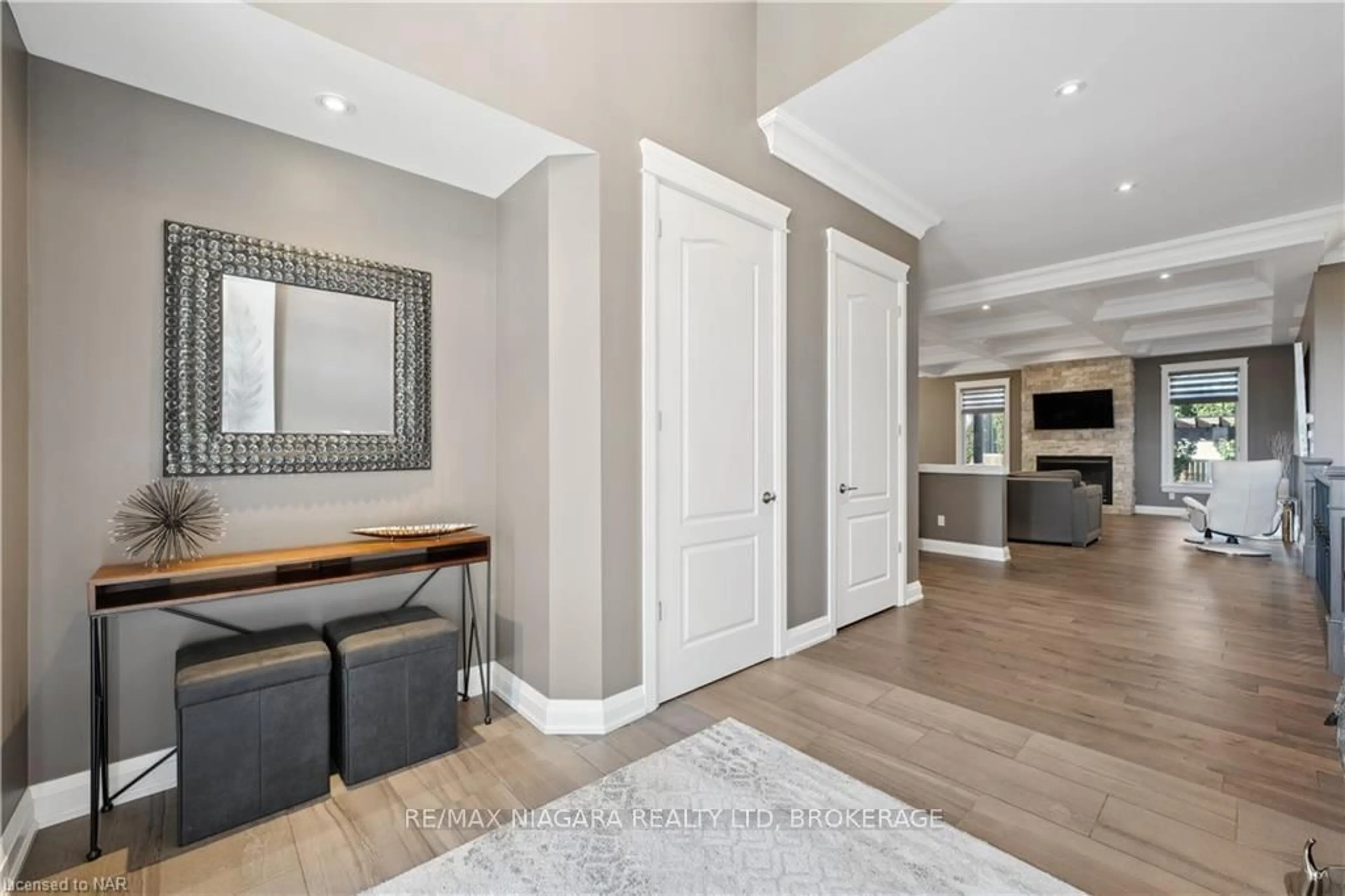 Indoor entryway for 34 ANGELS Dr, Niagara-on-the-Lake Ontario L0S 1J1