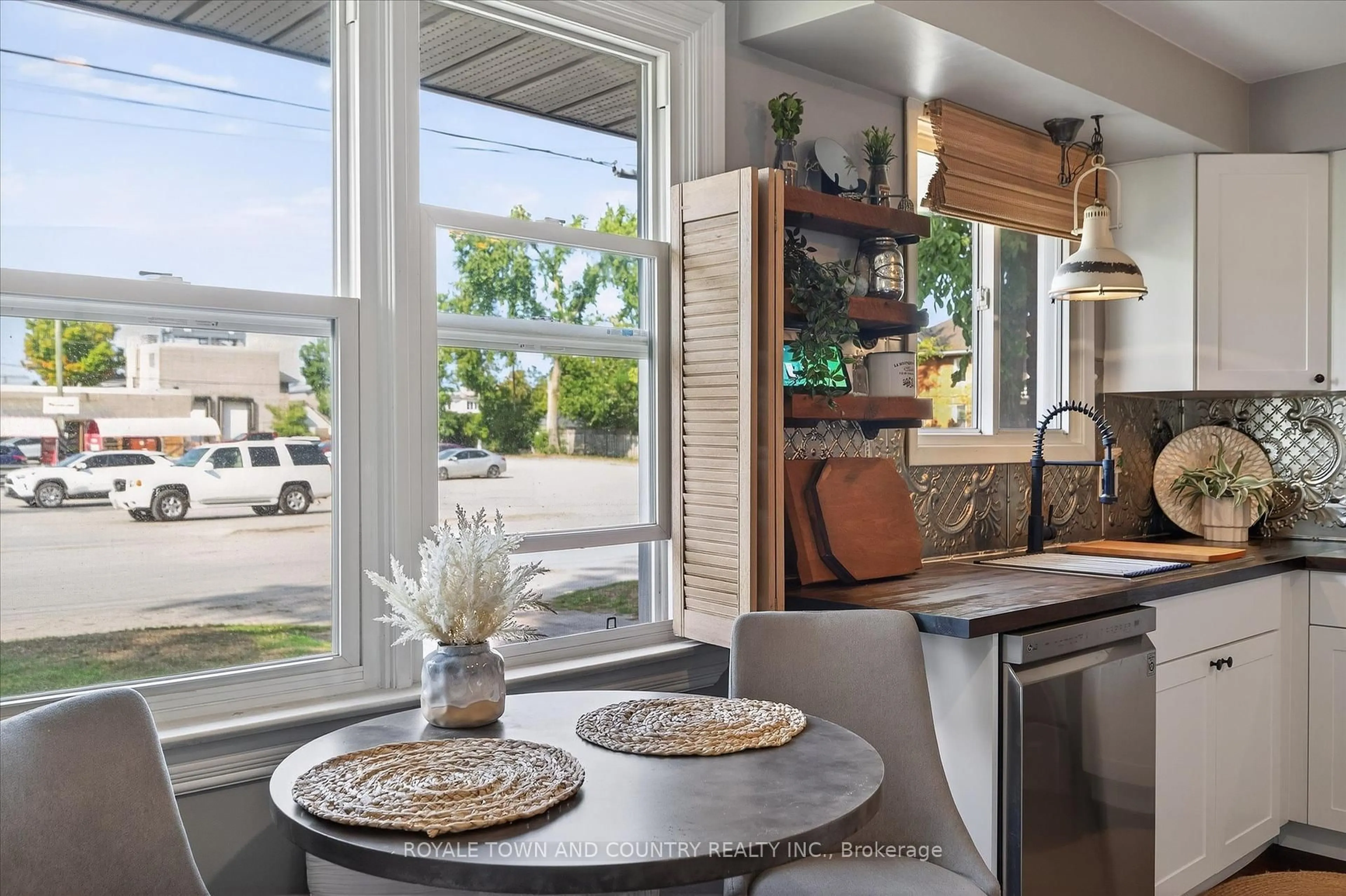 Open concept kitchen, ceramic/tile floor for 34 WILLIAM St, Kawartha Lakes Ontario K0M 1A0