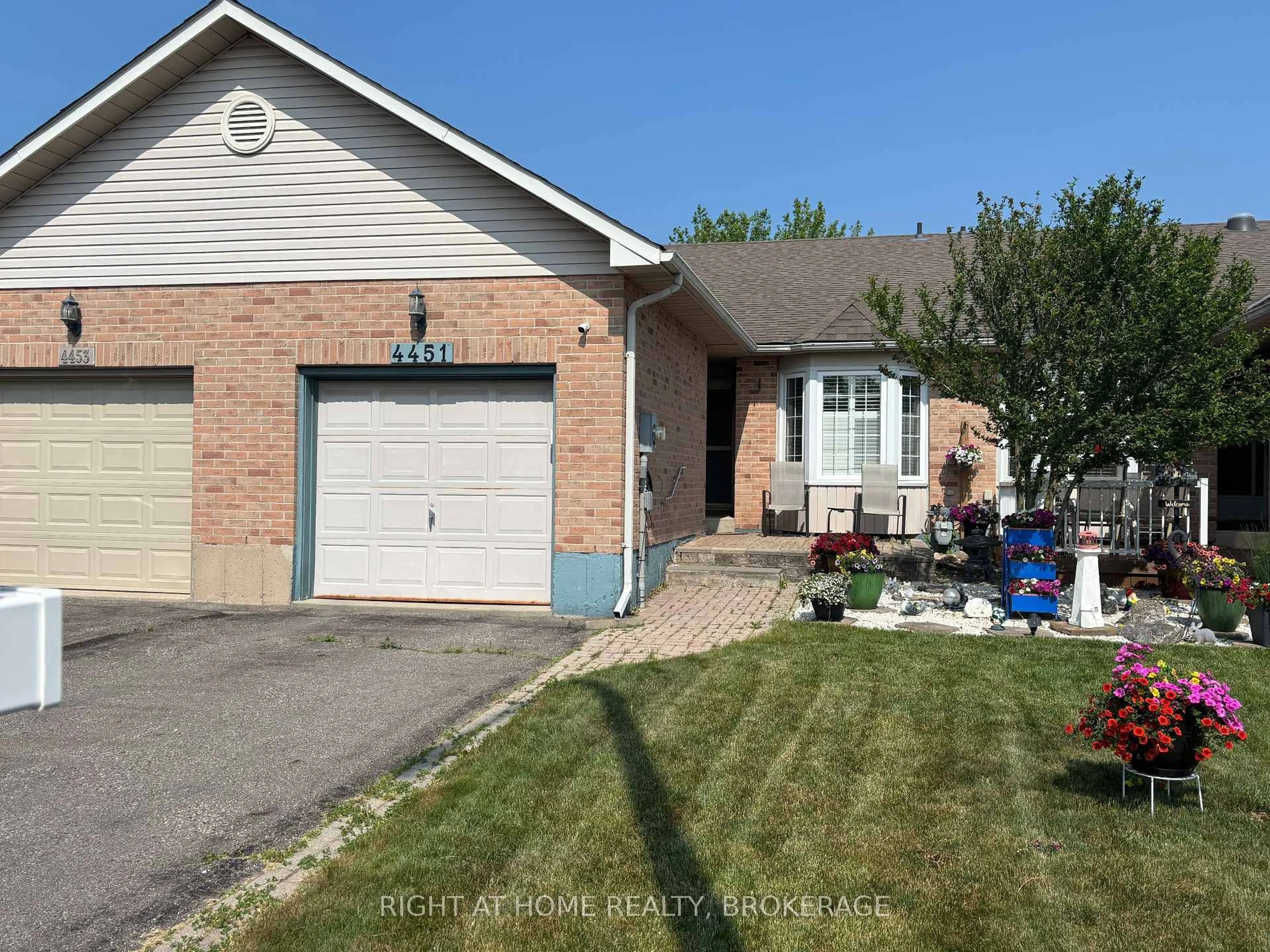 Home with brick exterior material, street for 4451 Michael Ave, Lincoln Ontario L0R 1B5