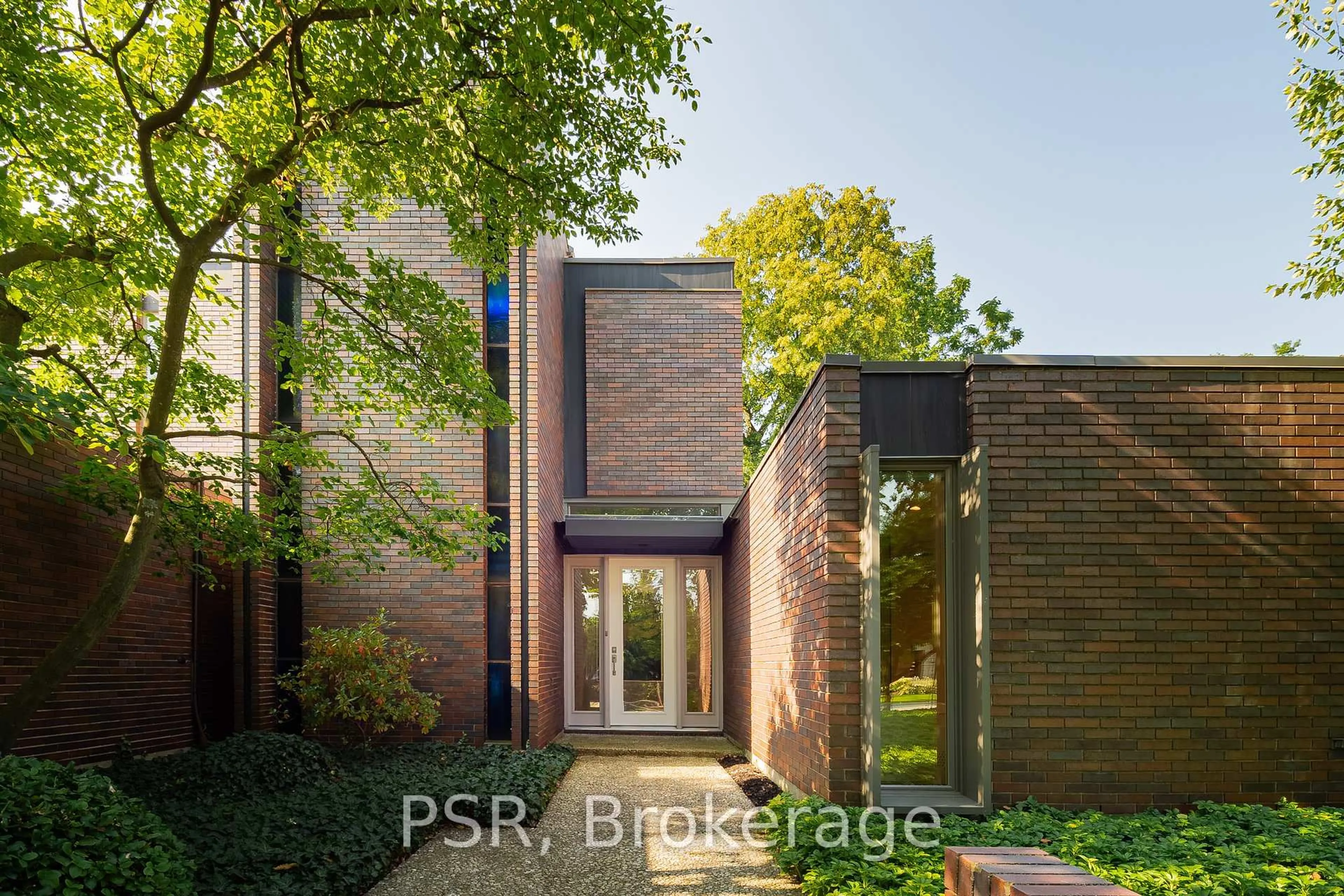Home with brick exterior material, building for 31 Auchmar Rd, Hamilton Ontario L9C 1C6
