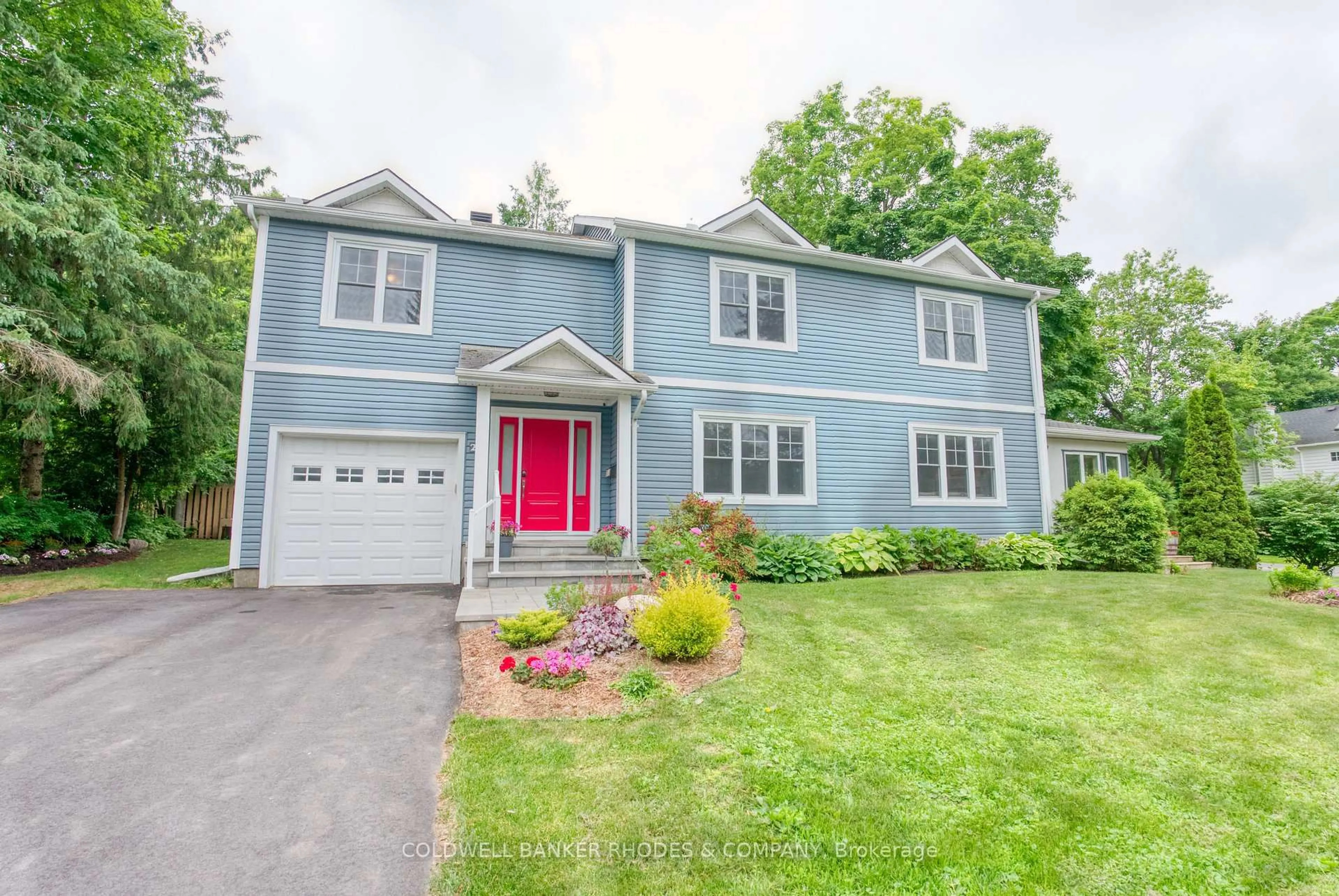 Home with vinyl exterior material, street for 26 Sandridge Rd, Ottawa Ontario K1K 0A8