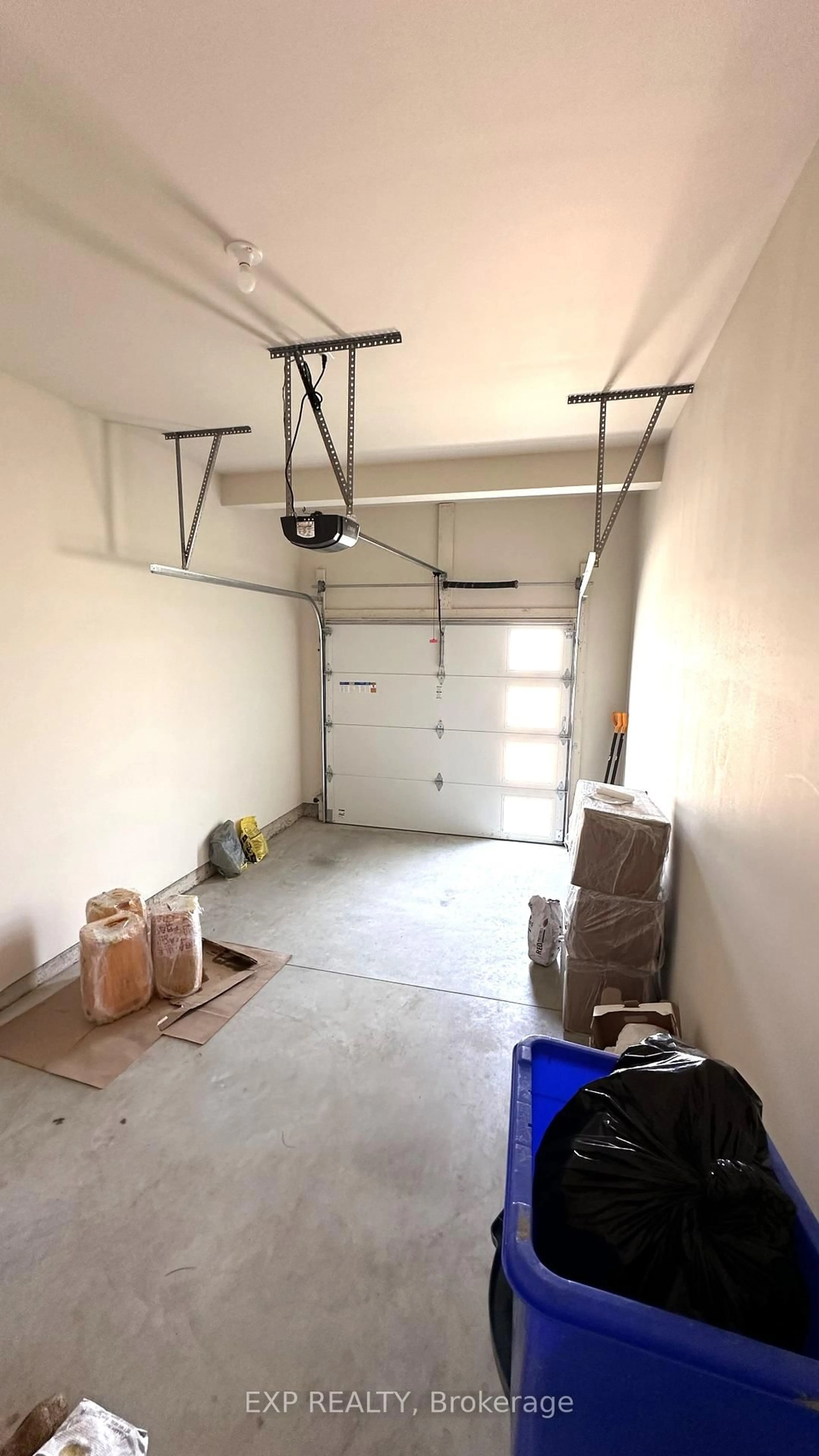 Indoor garage for 271 Renaissance Dr, St. Thomas Ontario N5P 3S6