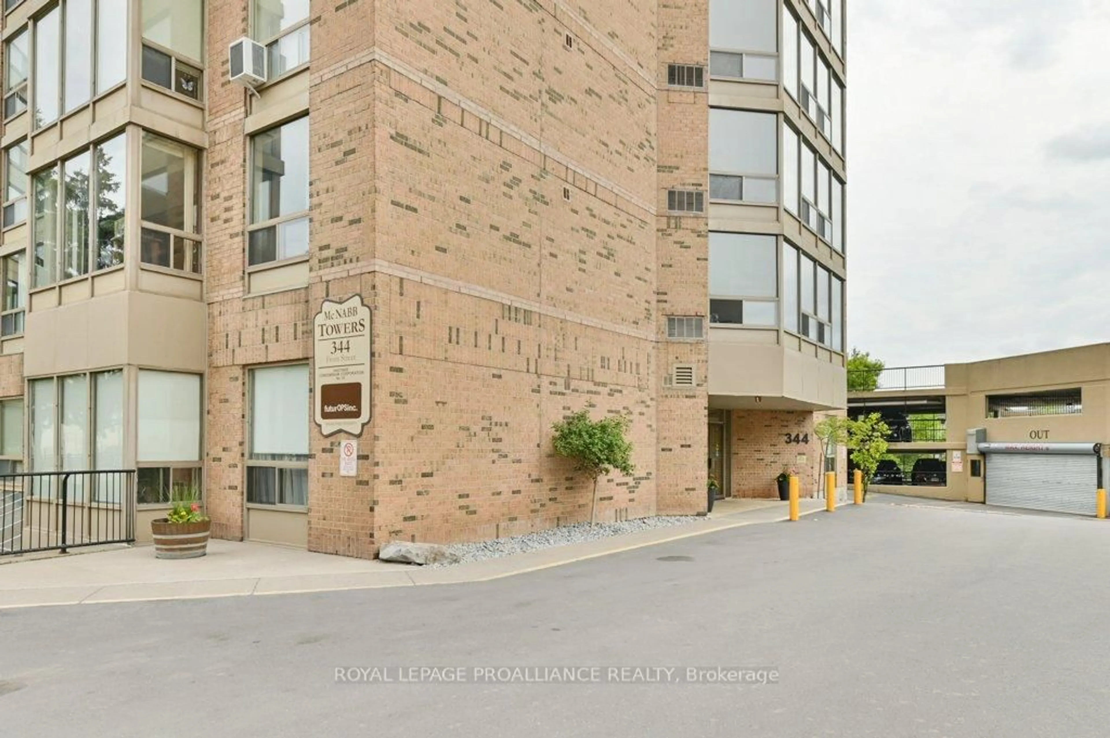 Indoor foyer for 344 Front St #906, Belleville Ontario K8N 5M4