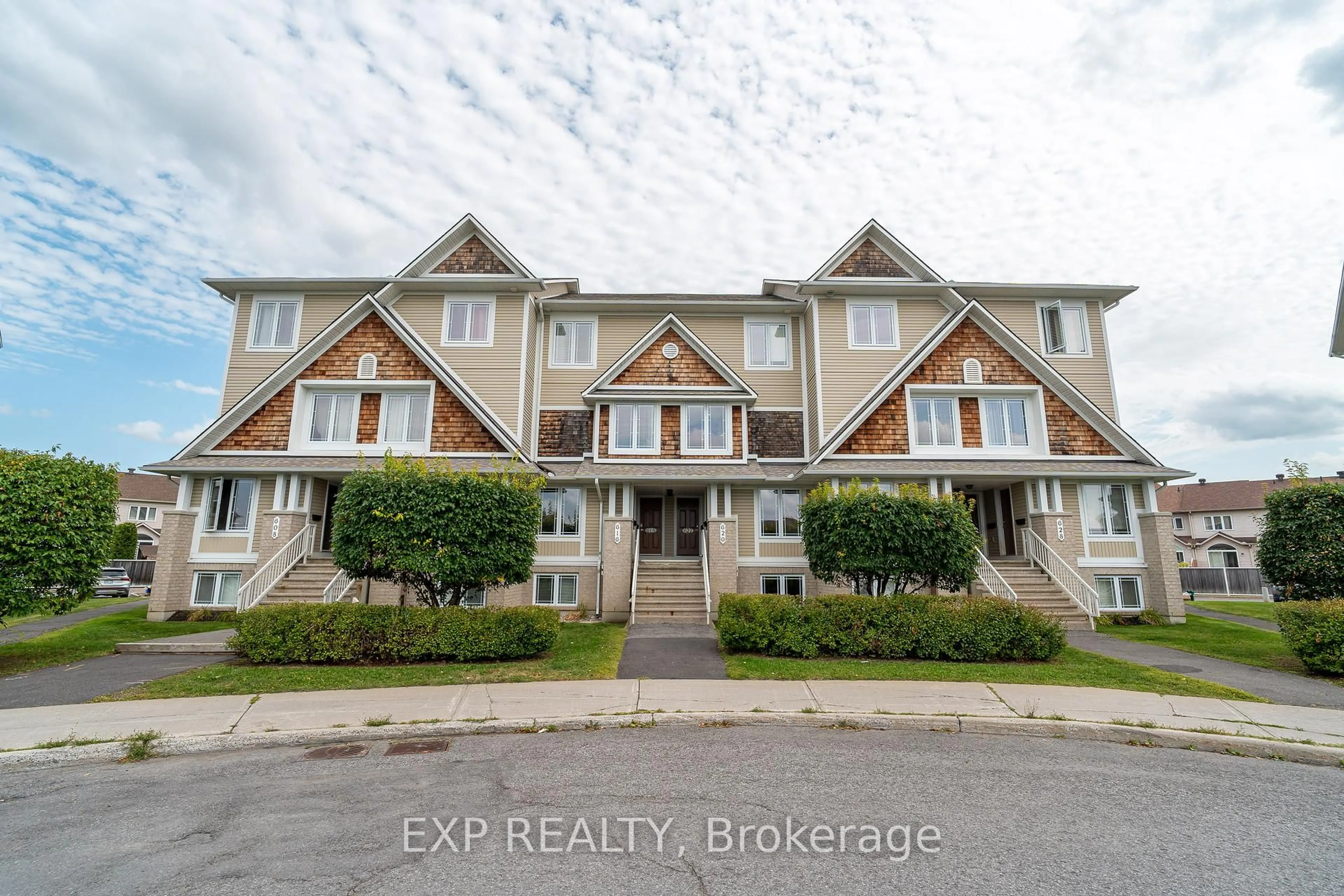 A pic from outside/outdoor area/front of a property/back of a property/a pic from drone, building for 620 Lakeridge Dr, Ottawa Ontario K4A 0H4