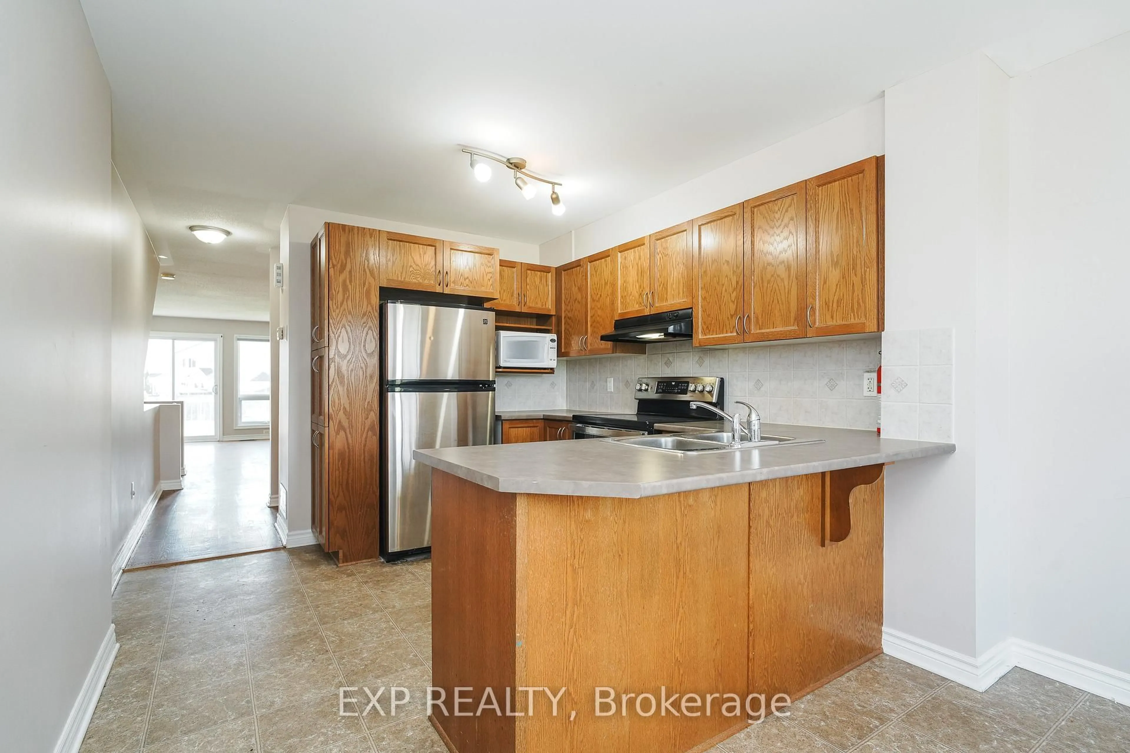 Standard kitchen, unknown for 620 Lakeridge Dr, Ottawa Ontario K4A 0H4