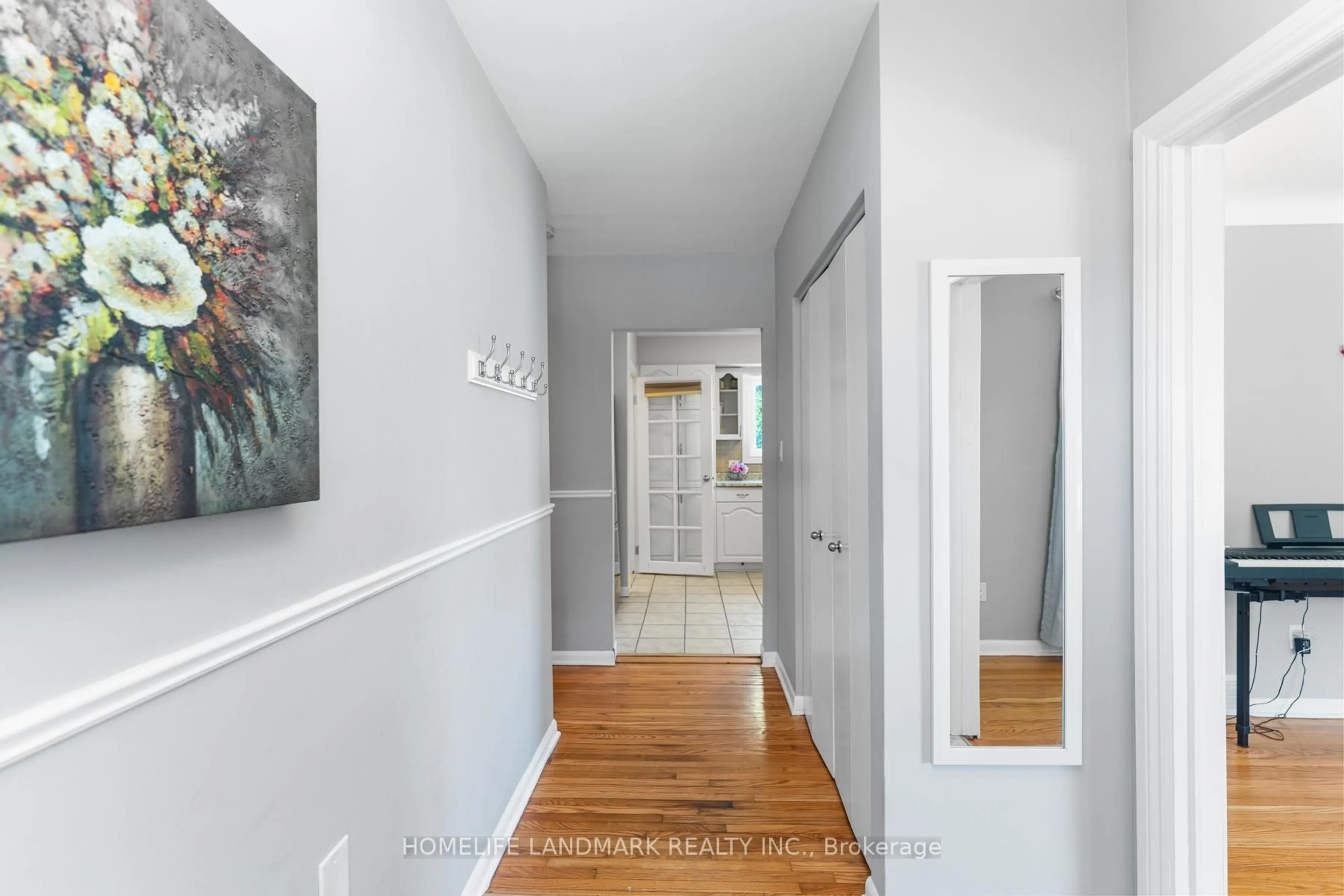 Indoor entryway for 55 Cliff Cres, Kingston Ontario K7M 1A9