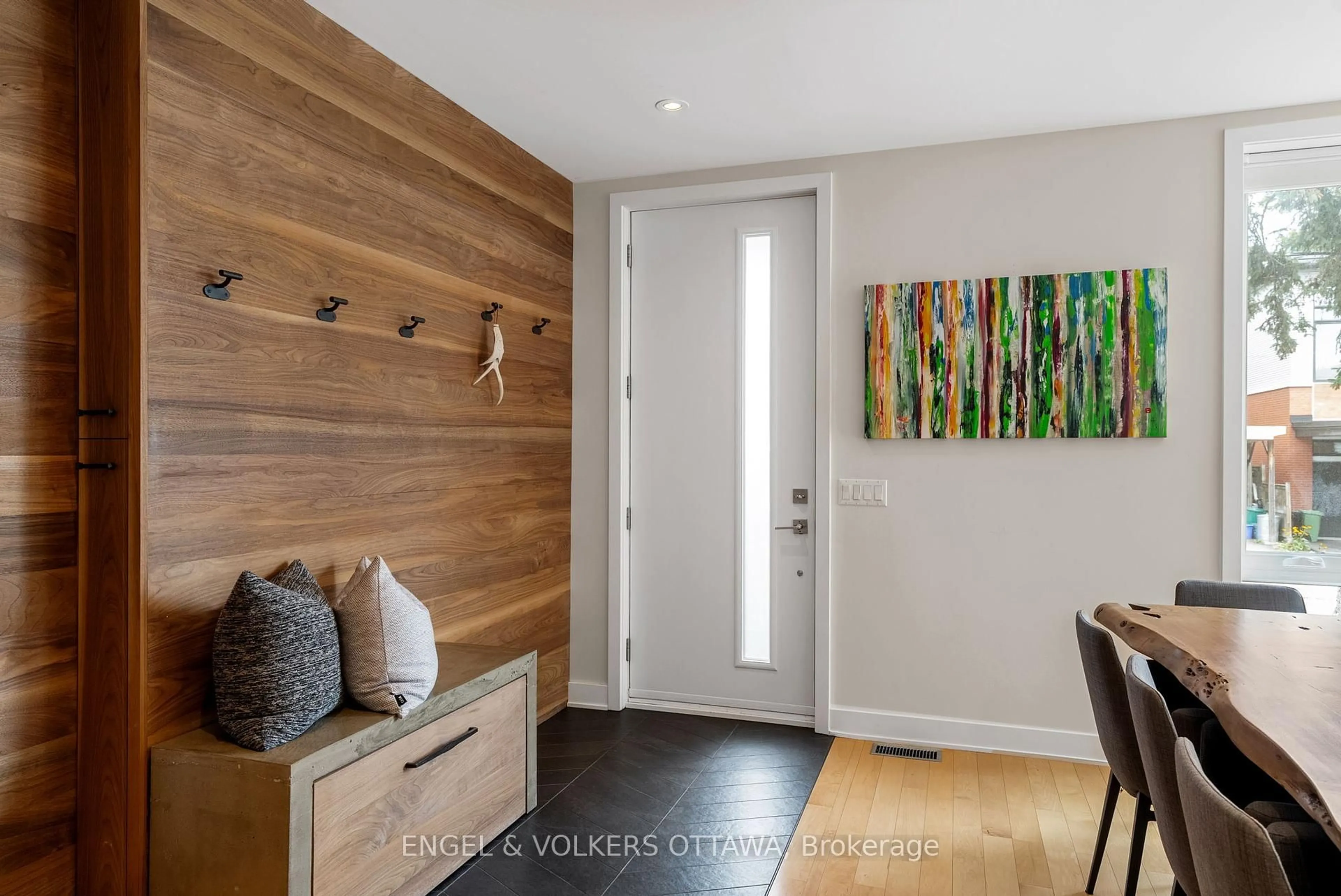 Indoor entryway for 30 Morris St, Ottawa Ontario K1S 4A7