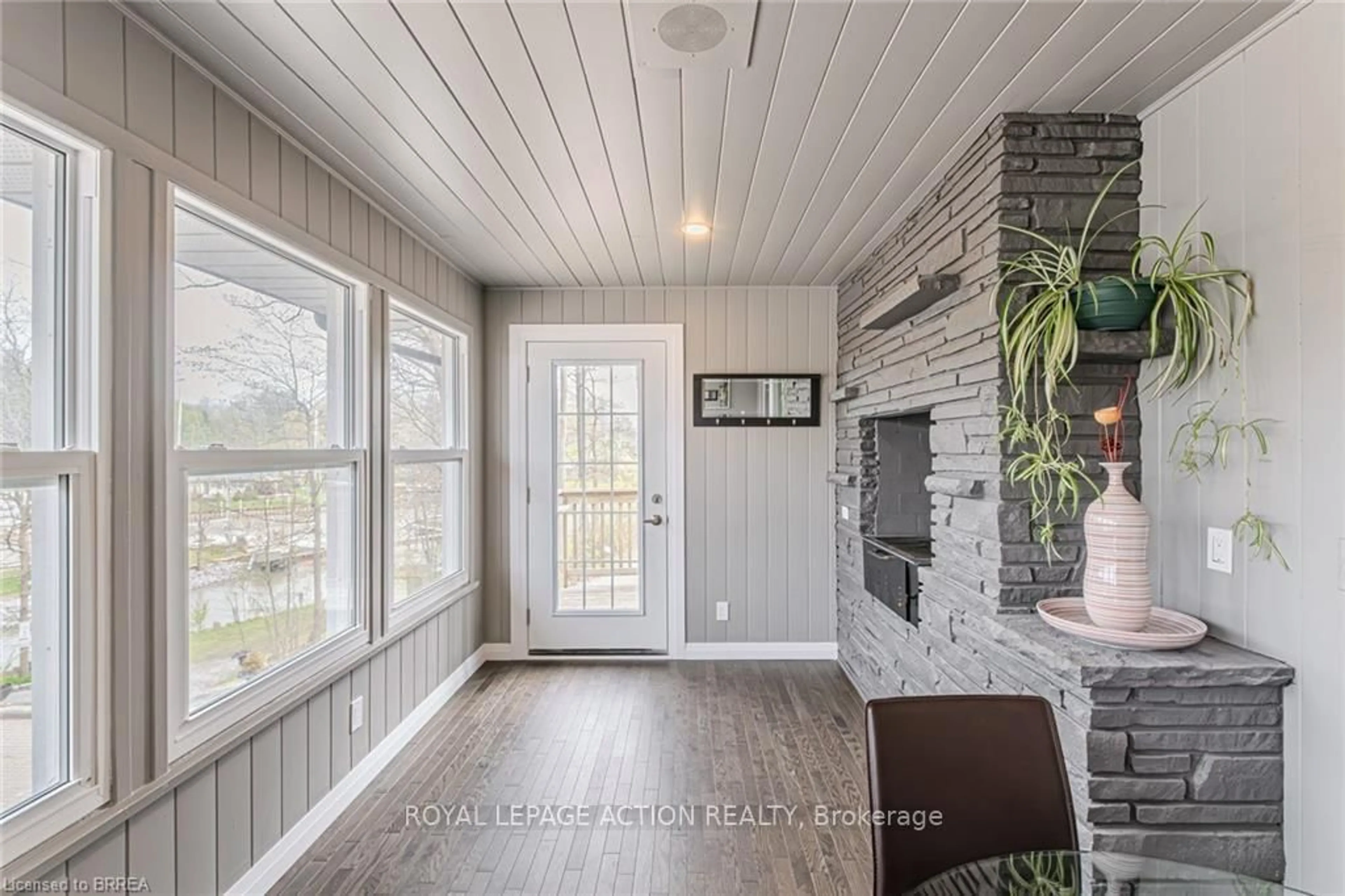 Indoor entryway for 54 Grand St, Norfolk Ontario N0A 1N7