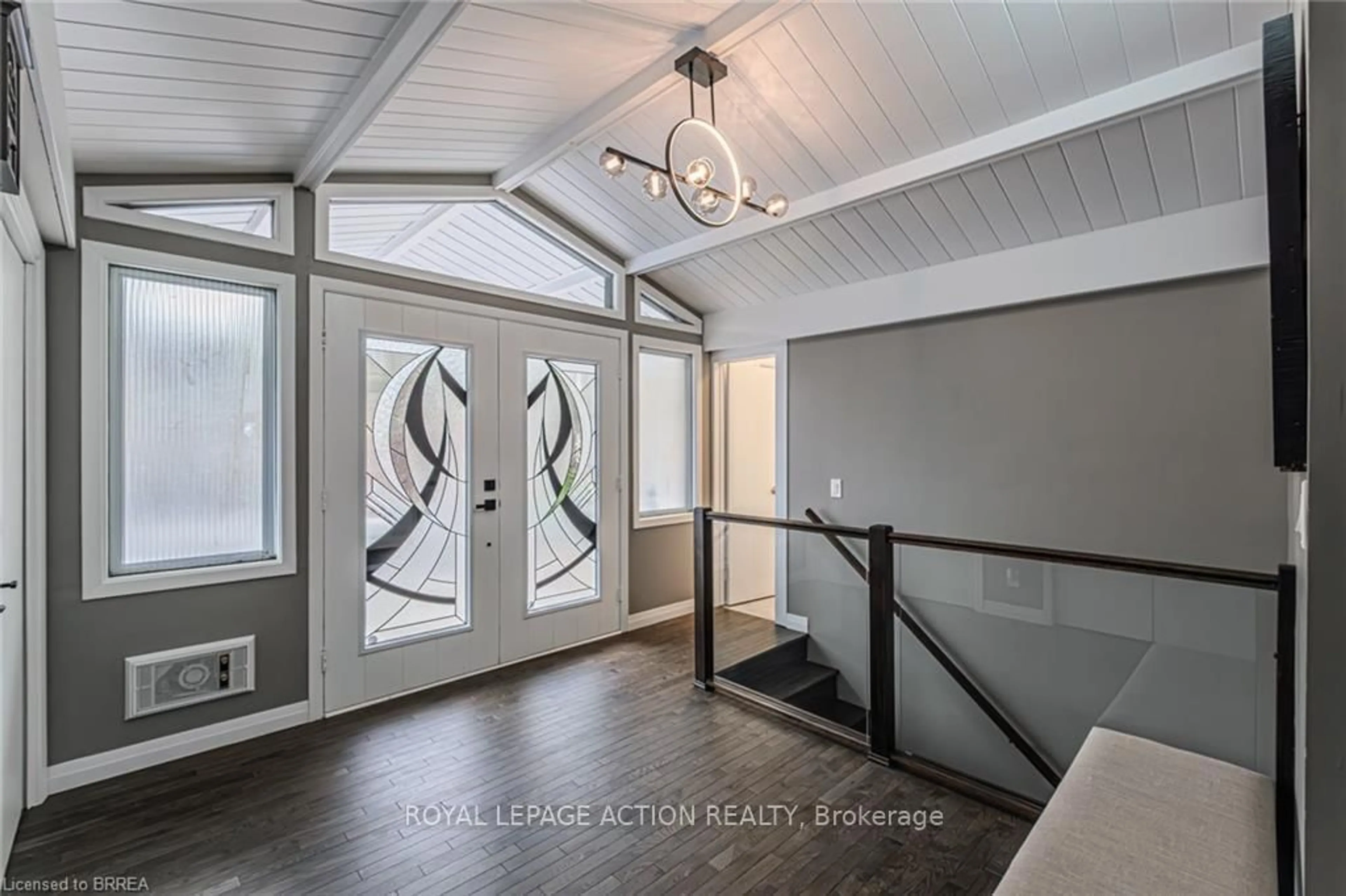 Indoor entryway for 54 Grand St, Norfolk Ontario N0A 1N7