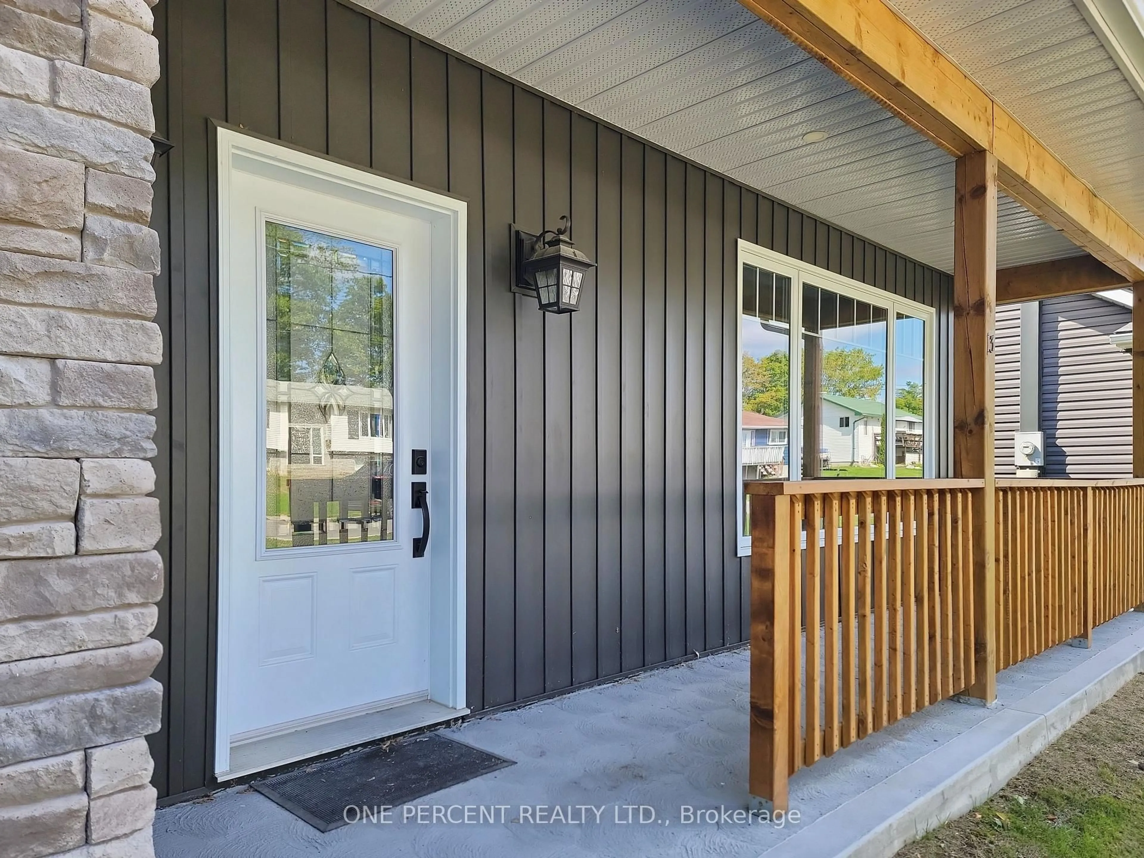 Indoor entryway for 13 Crawford Dr, Limoges Ontario K0K 2M0
