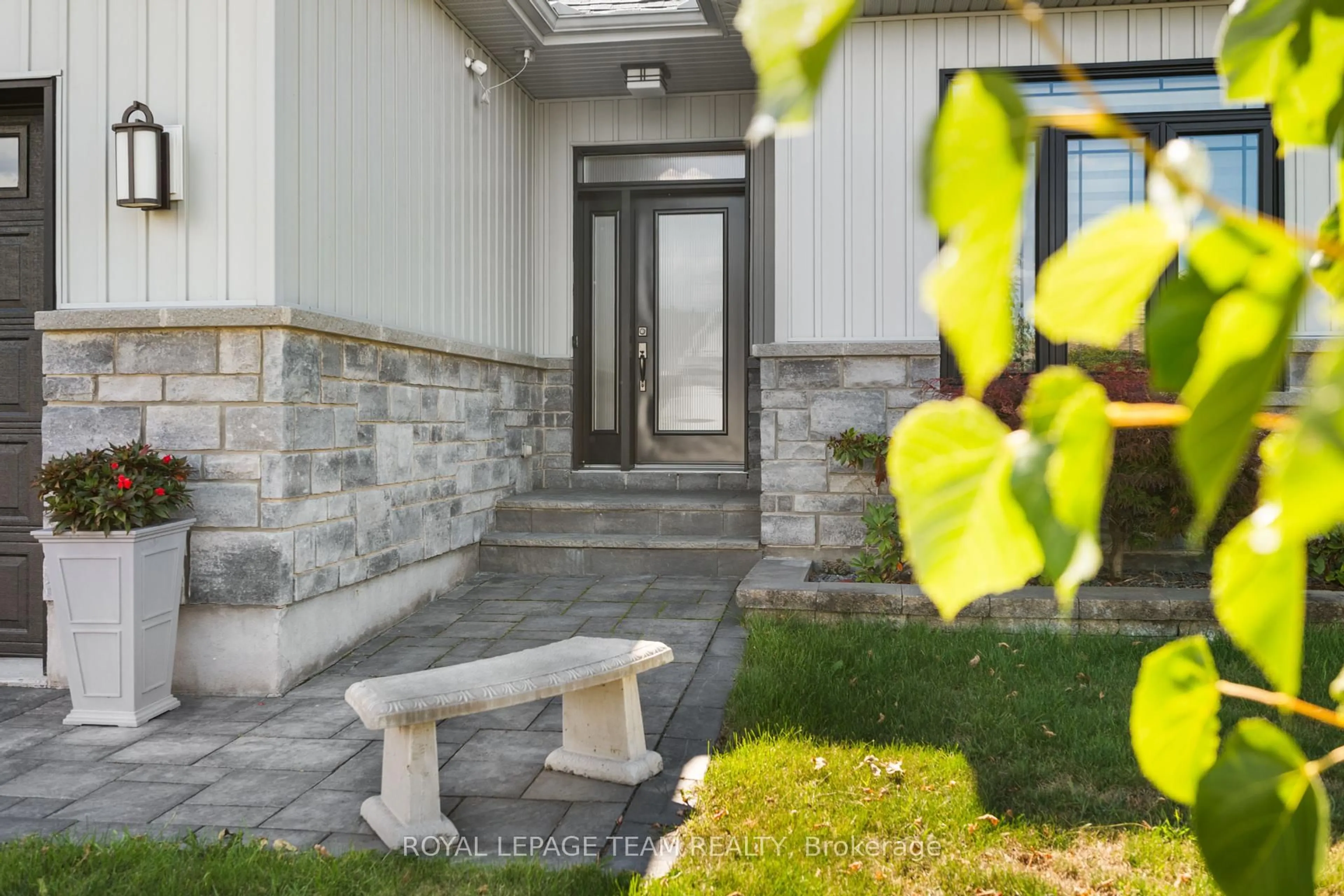Patio, street for 20 Eleanor Dr, South Stormont Ontario K0C 1P0