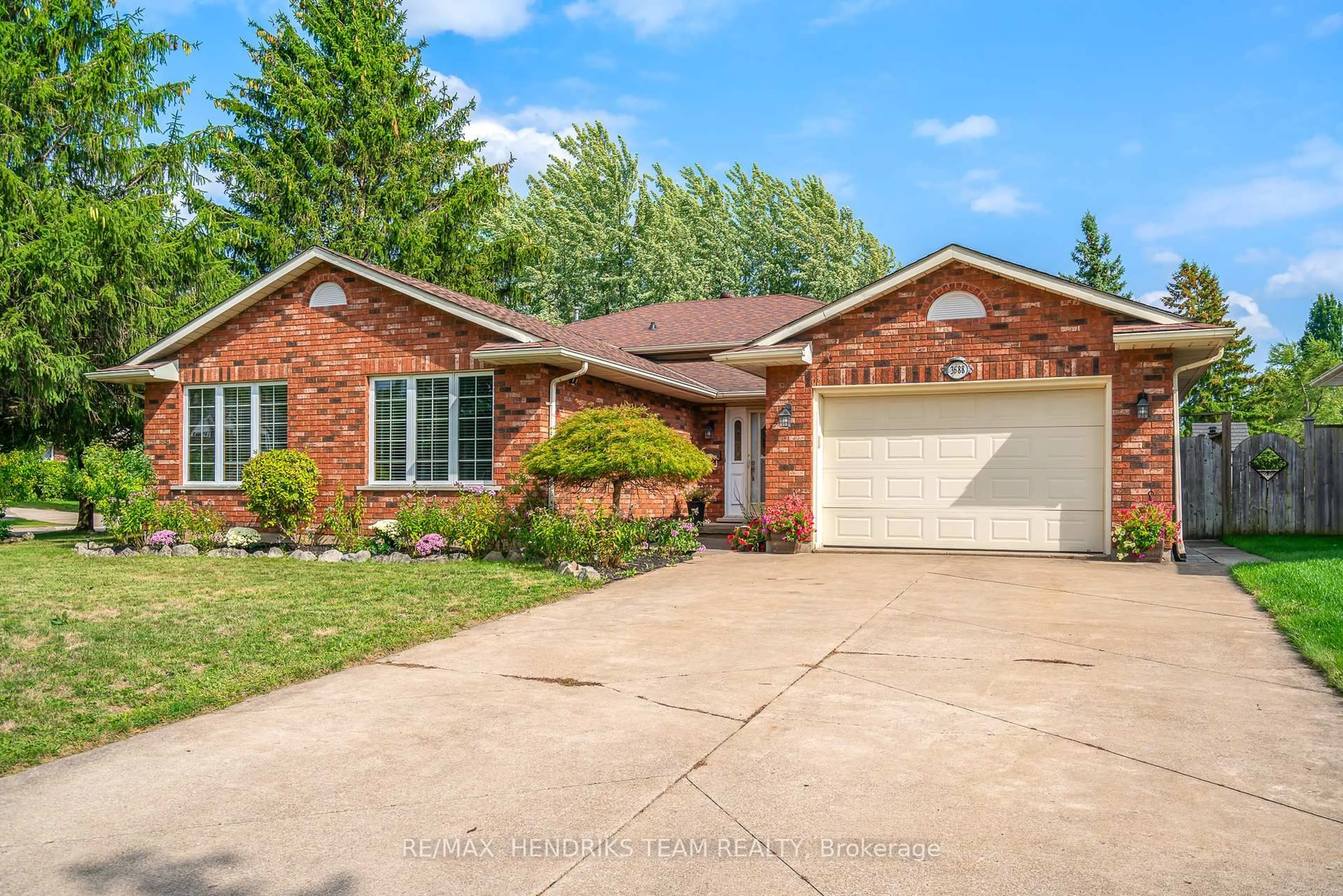 Home with brick exterior material, street for 3688 Cardinal Dr, Niagara Falls Ontario L2H 2Y1