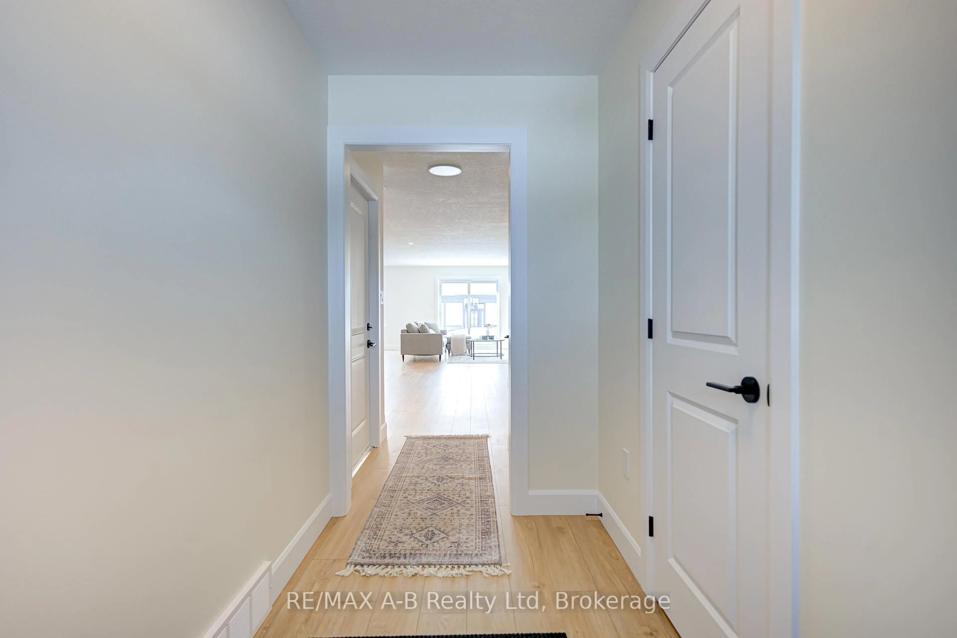 Indoor entryway for 18 Linda Dr, Huron East Ontario N0K 1W0
