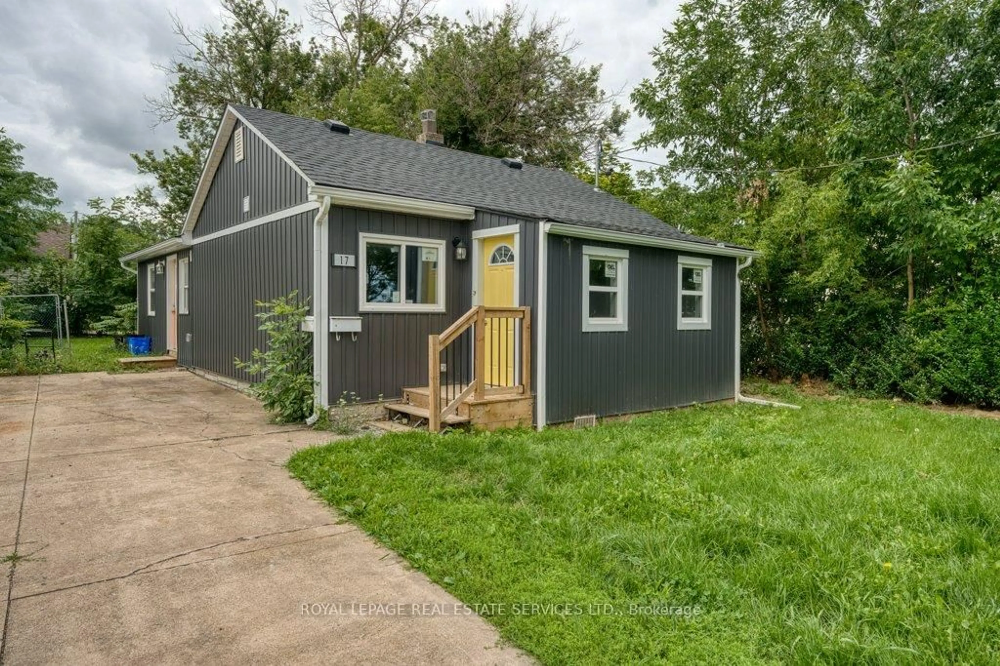 Shed for 17 Kirk St, St. Catharines Ontario L2S 1B8