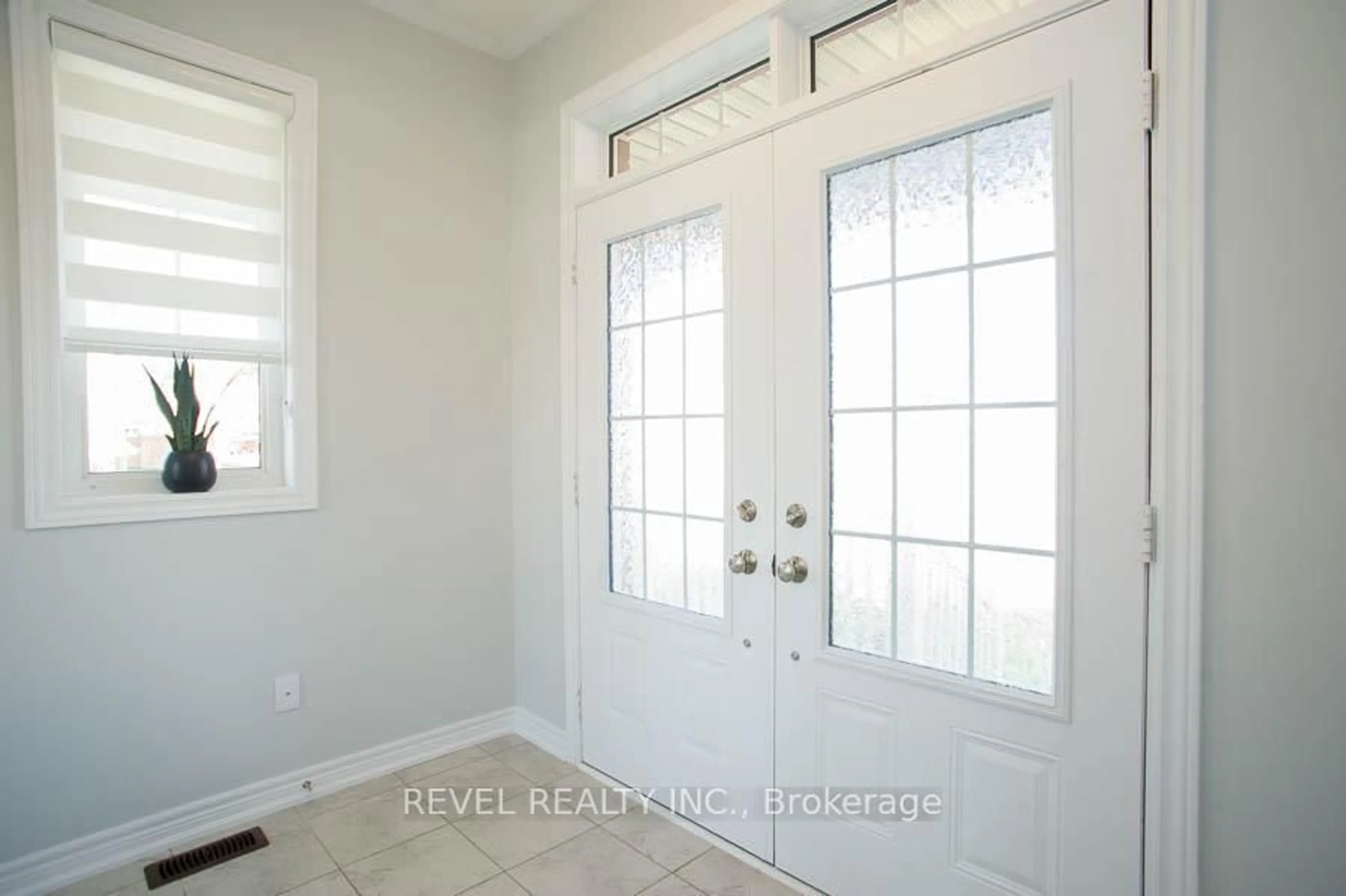 Indoor entryway for 2 Attlebery Cres, Brant Ontario N3L 0H9