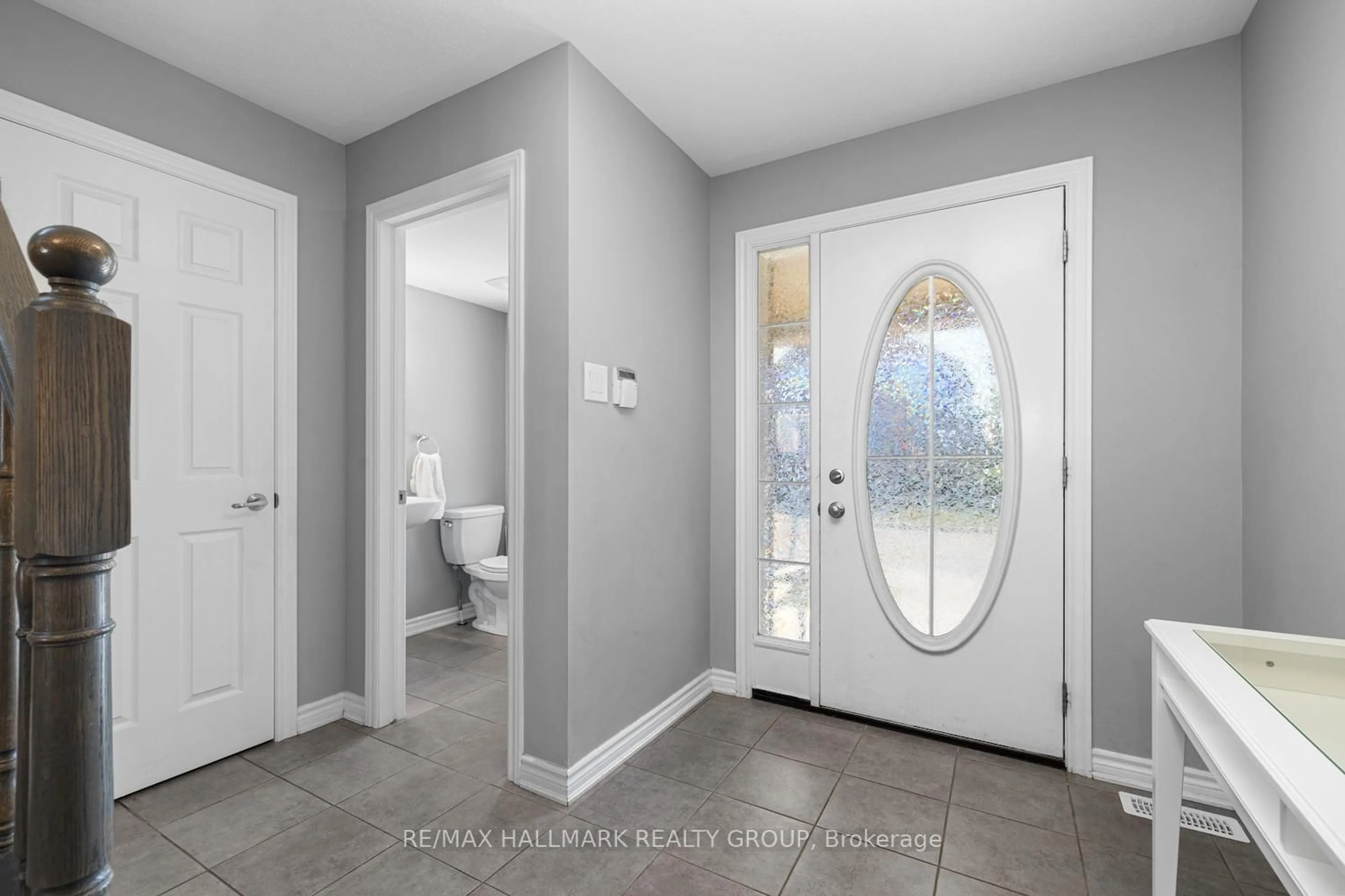 Indoor entryway for 514 Arum Terr, Ottawa Ontario K4A 3V1