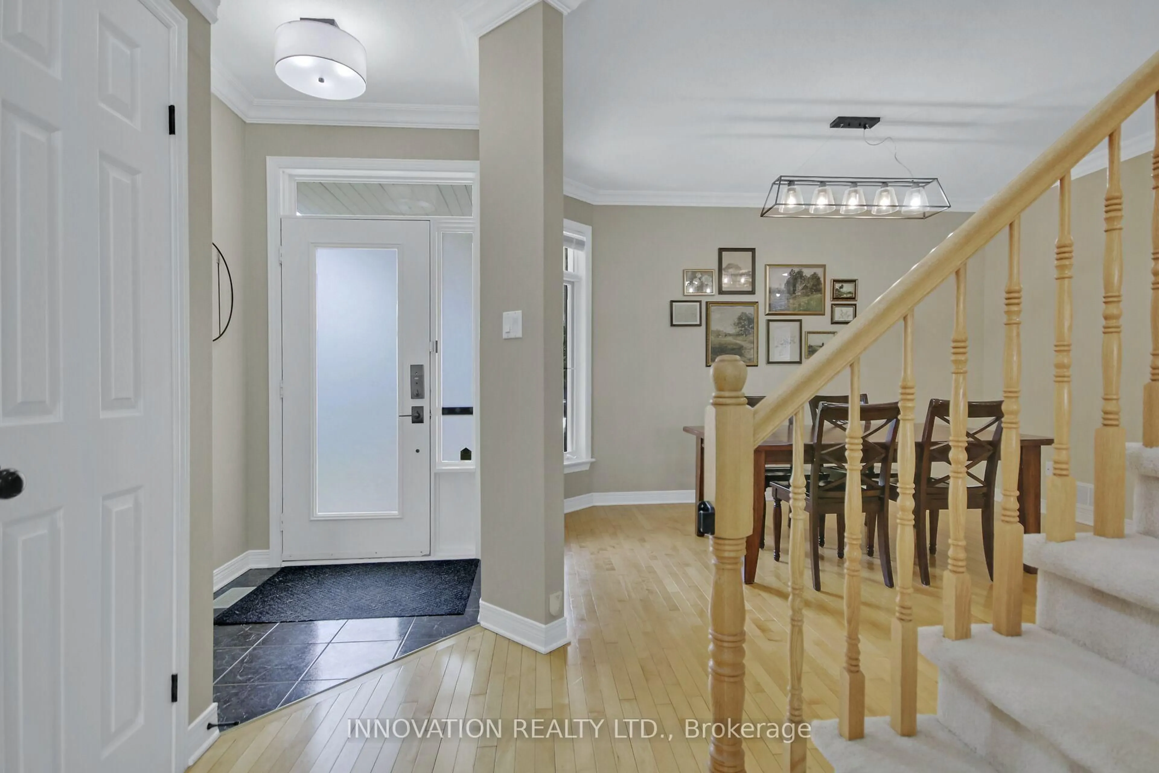 Indoor entryway for 16 Sauble Dr, Ottawa Ontario K2M 2Y3