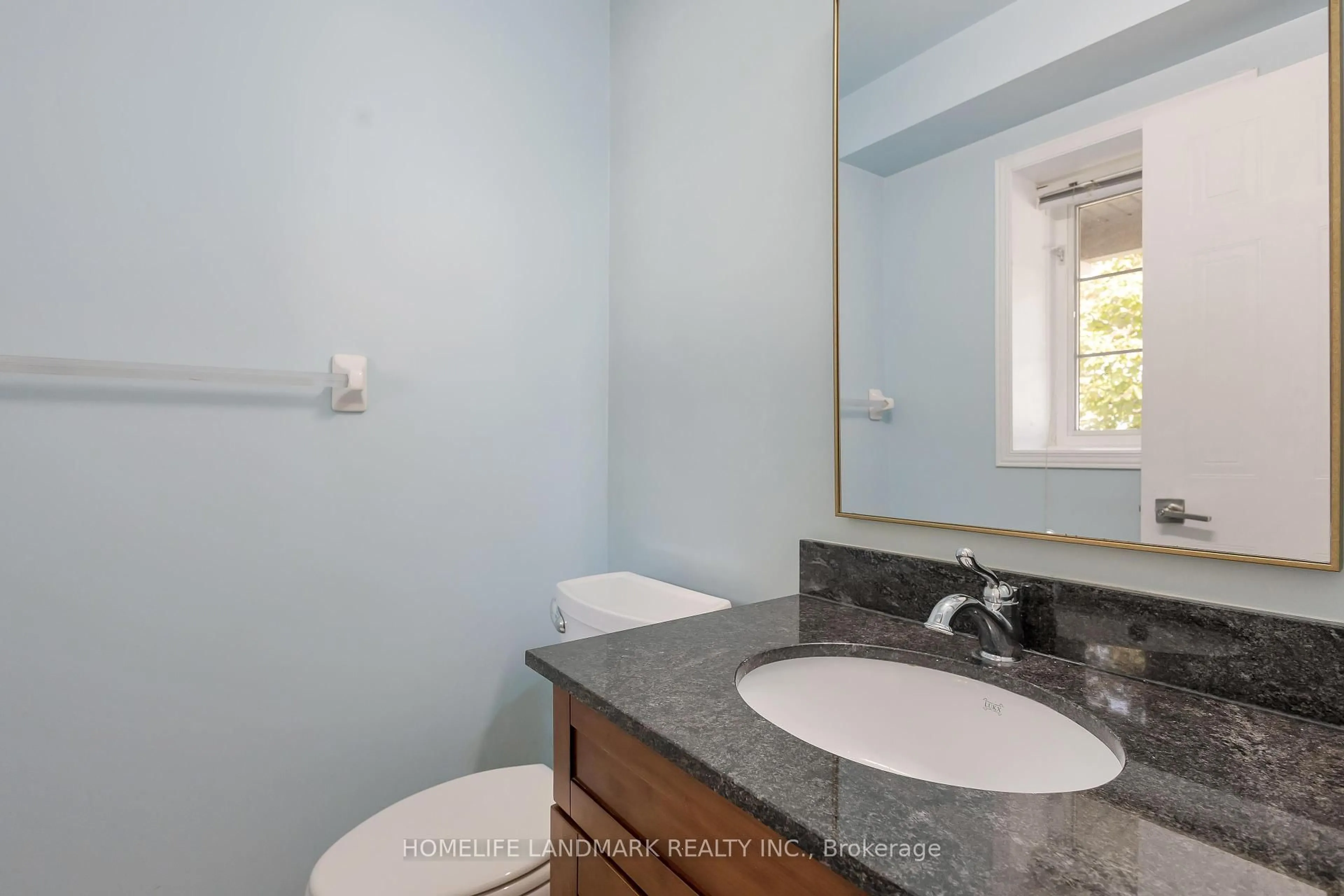 Standard bathroom, ceramic/tile floor for 34 Southcreek Tr, Guelph Ontario N1G 4Y9