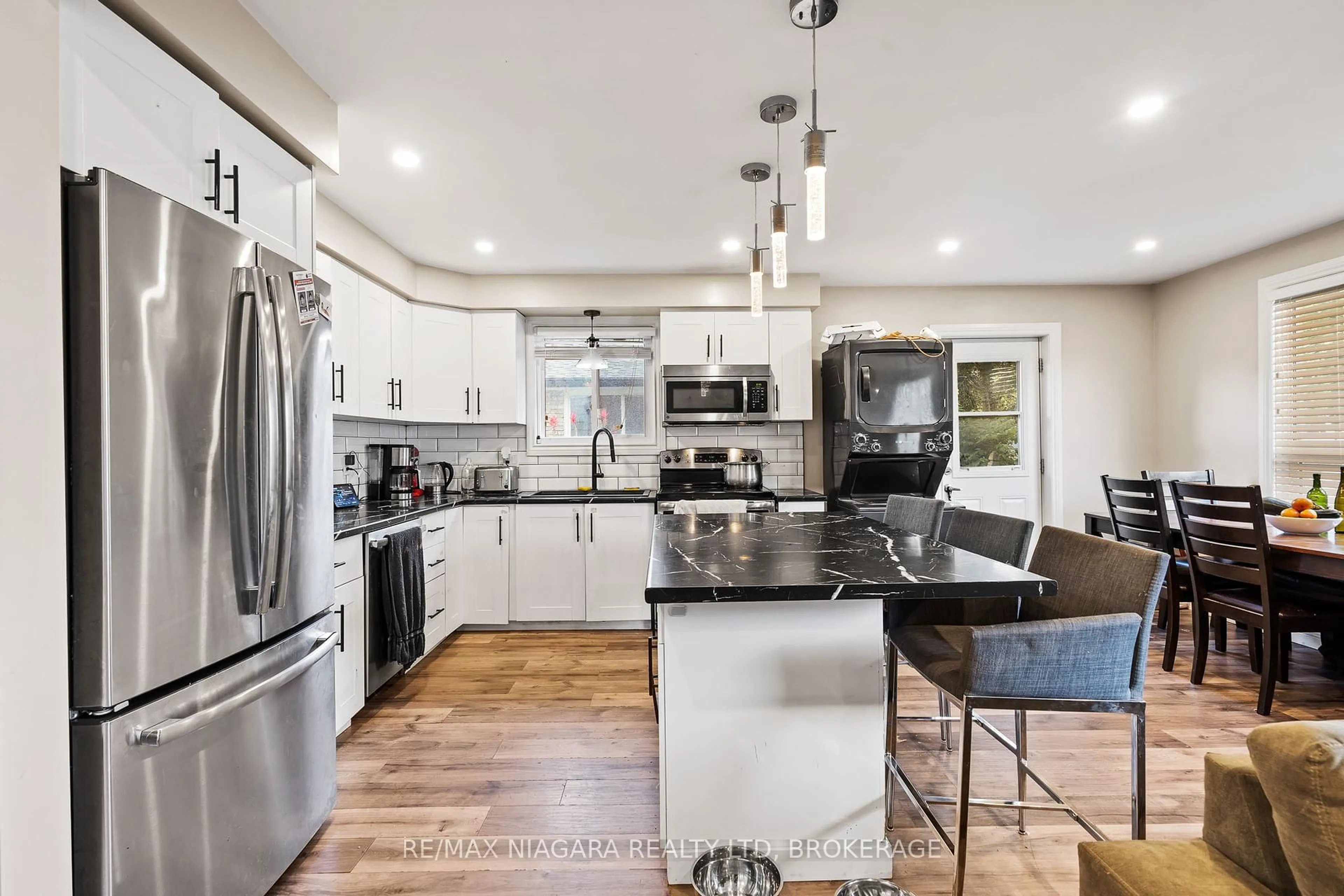 Open concept kitchen, ceramic/tile floor for 26 Colonial St, Welland Ontario L3C 5W5