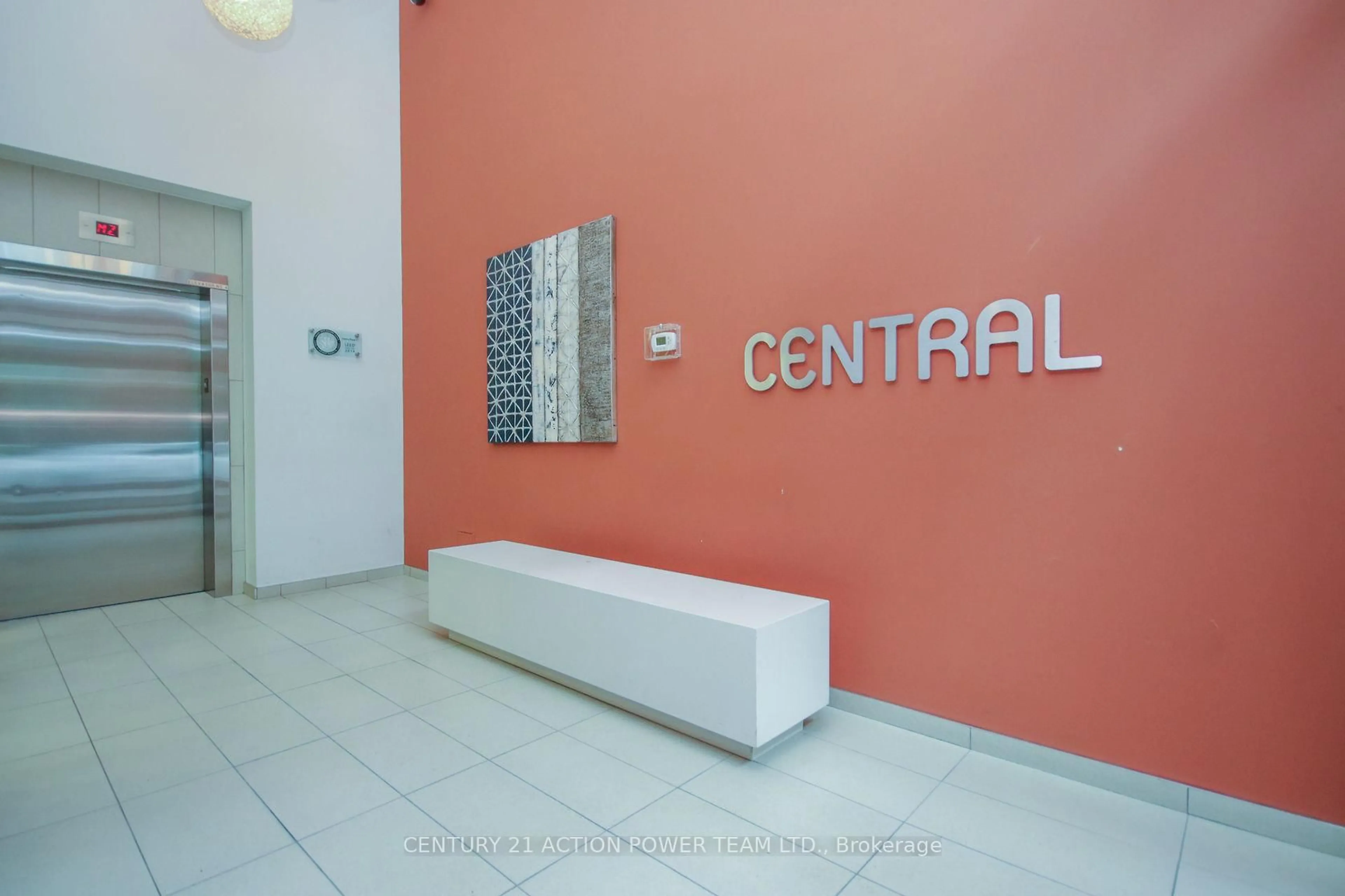 Indoor foyer for 349 Mcleod St #827, Ottawa Ontario K2P 0S1