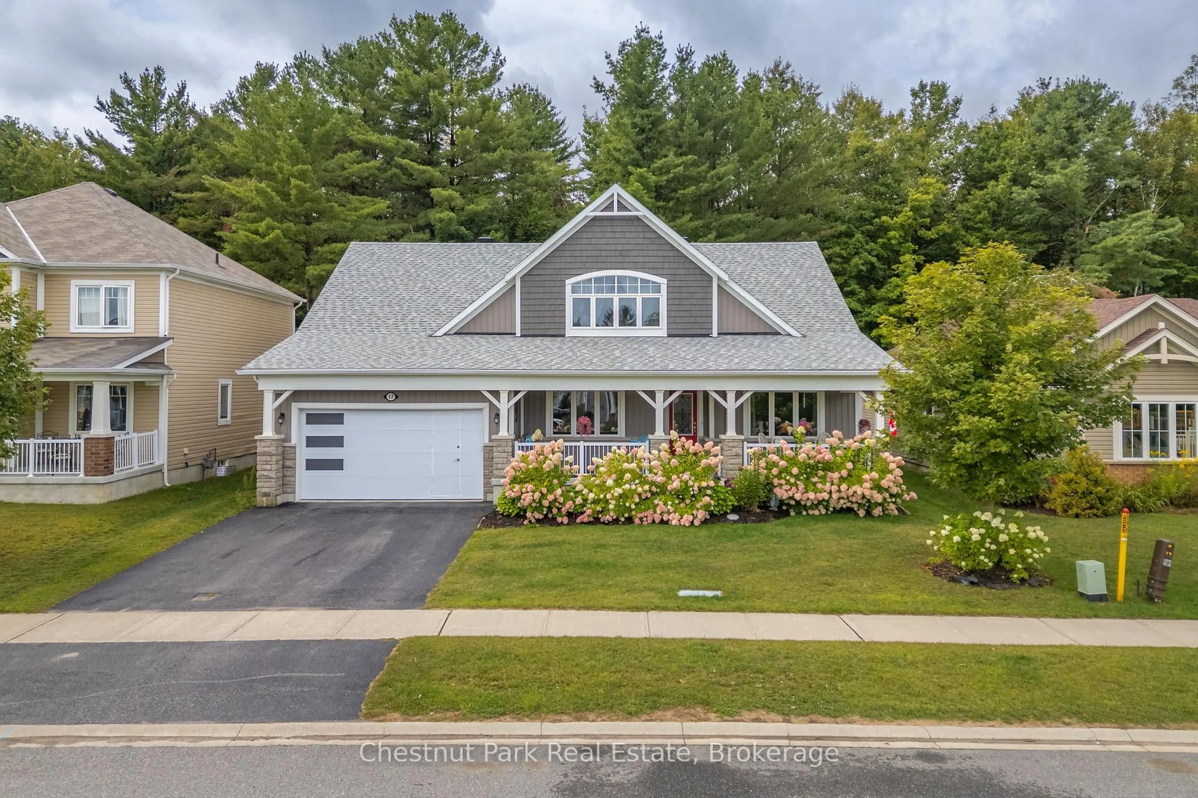 Home with vinyl exterior material, street for 17 Windsong Cres, Bracebridge Ontario P1L 1W9