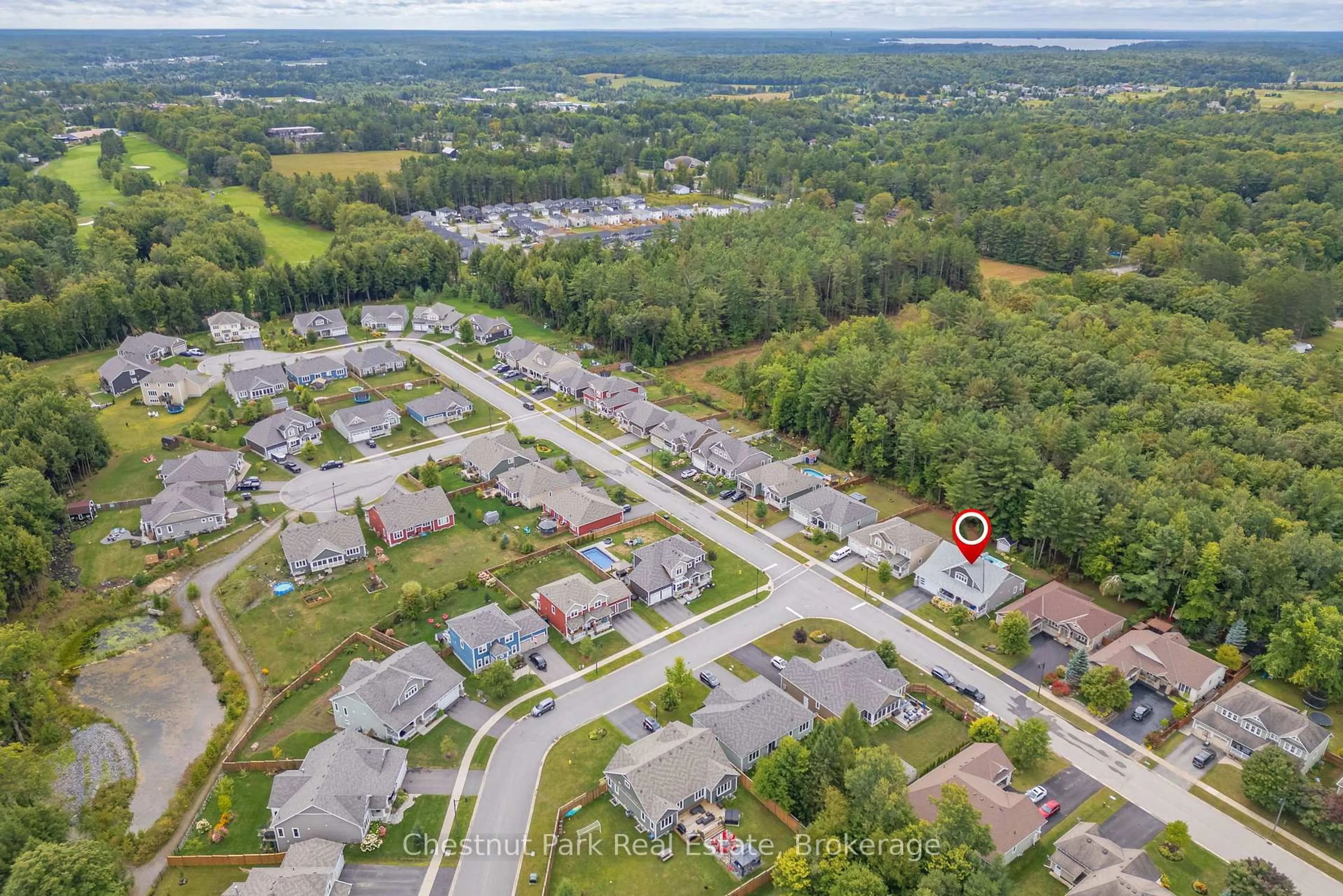 A pic from outside/outdoor area/front of a property/back of a property/a pic from drone, street for 17 Windsong Cres, Bracebridge Ontario P1L 1W9