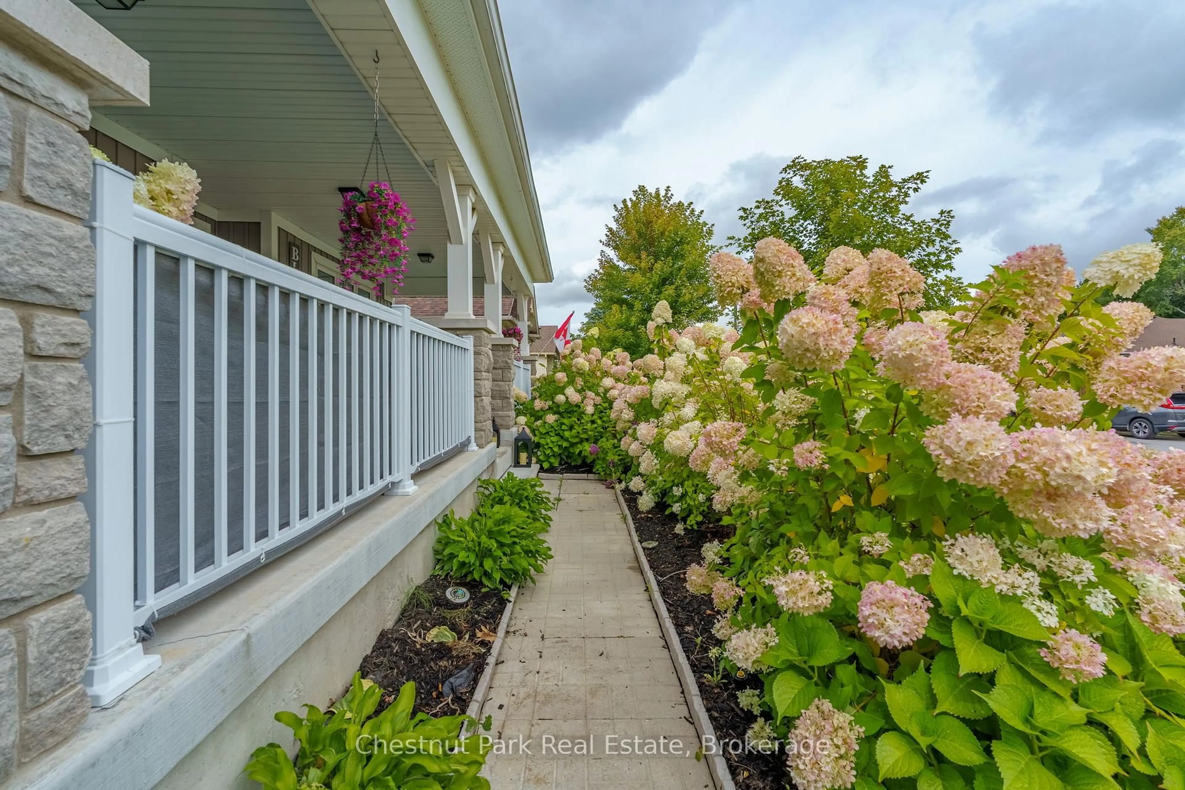 Patio, street for 17 Windsong Cres, Bracebridge Ontario P1L 1W9