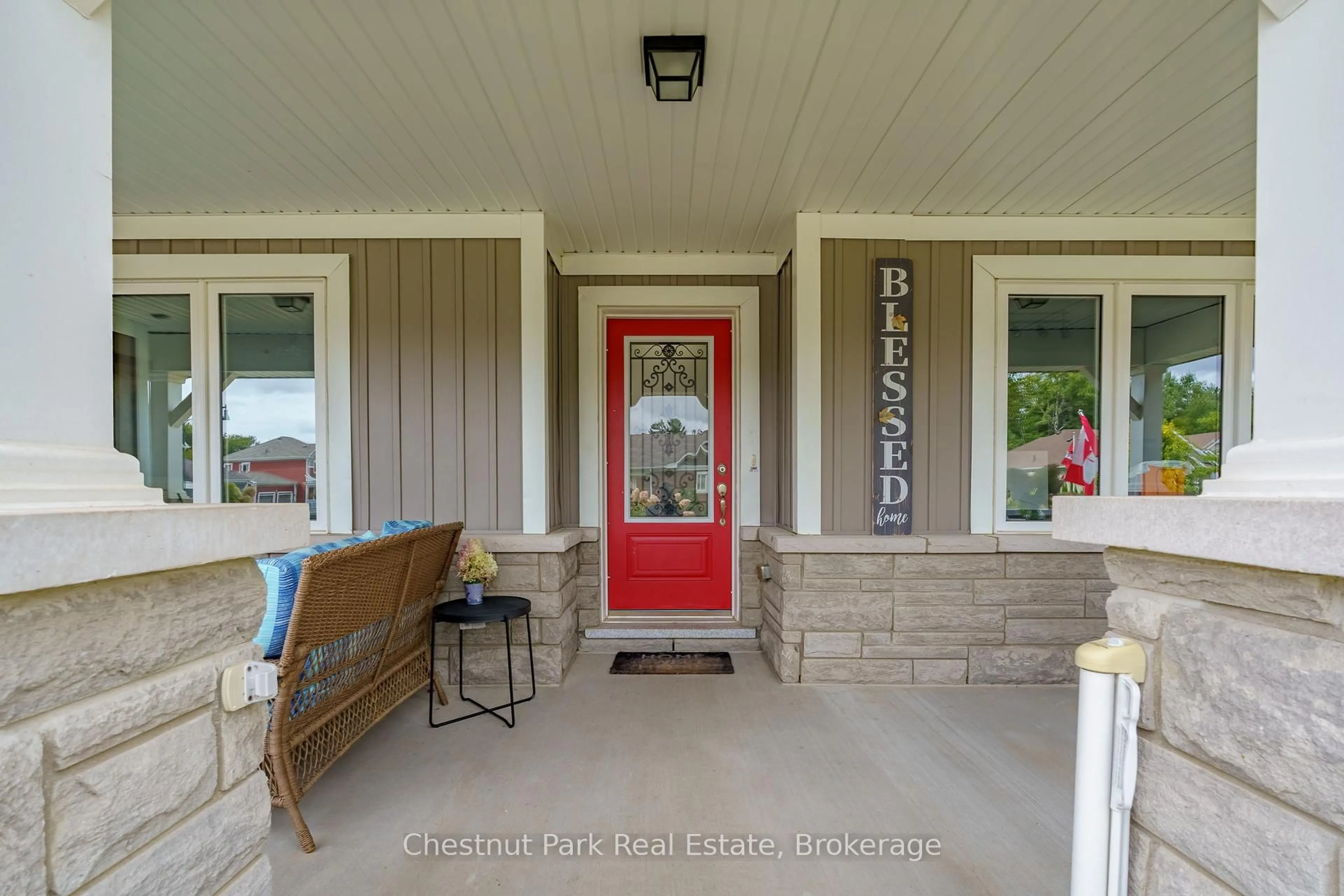 Indoor entryway for 17 Windsong Cres, Bracebridge Ontario P1L 1W9