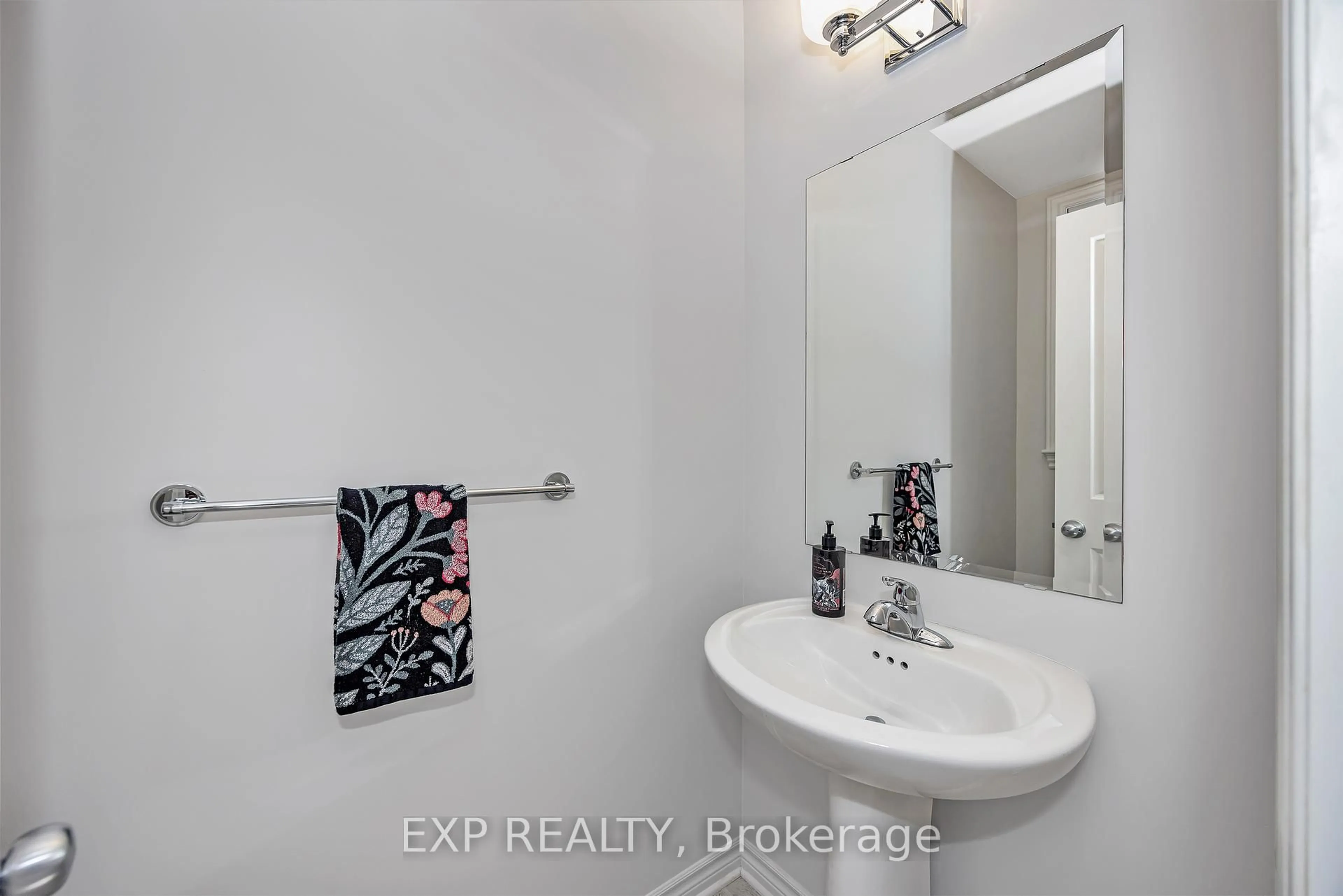 Standard bathroom, ceramic/tile floor for 654 Cartographe St, Ottawa Ontario K4A 1B6