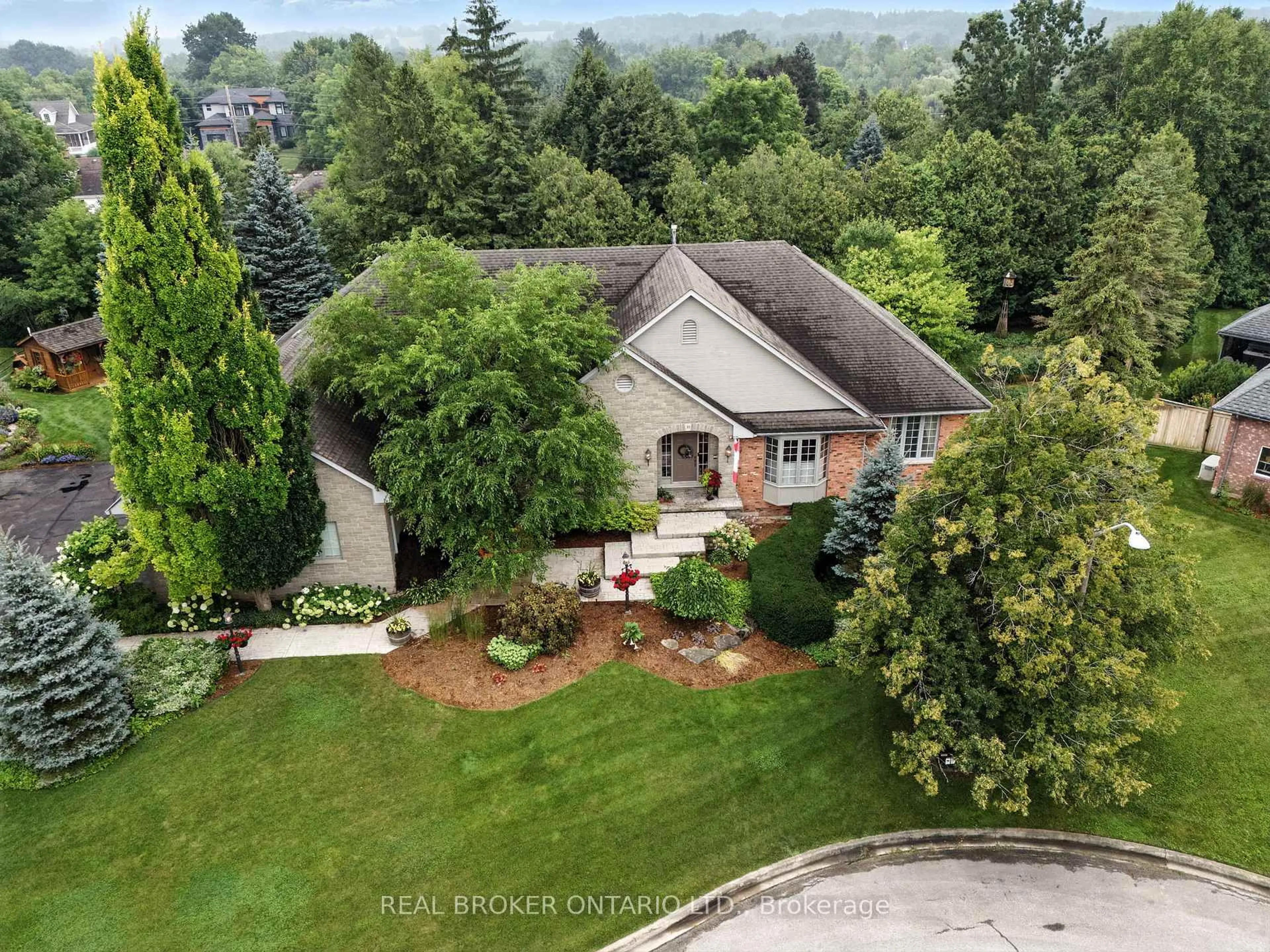 A pic from outside/outdoor area/front of a property/back of a property/a pic from drone, mountain view for 31 Cullum Dr, Hamilton Ontario L0R 1H2