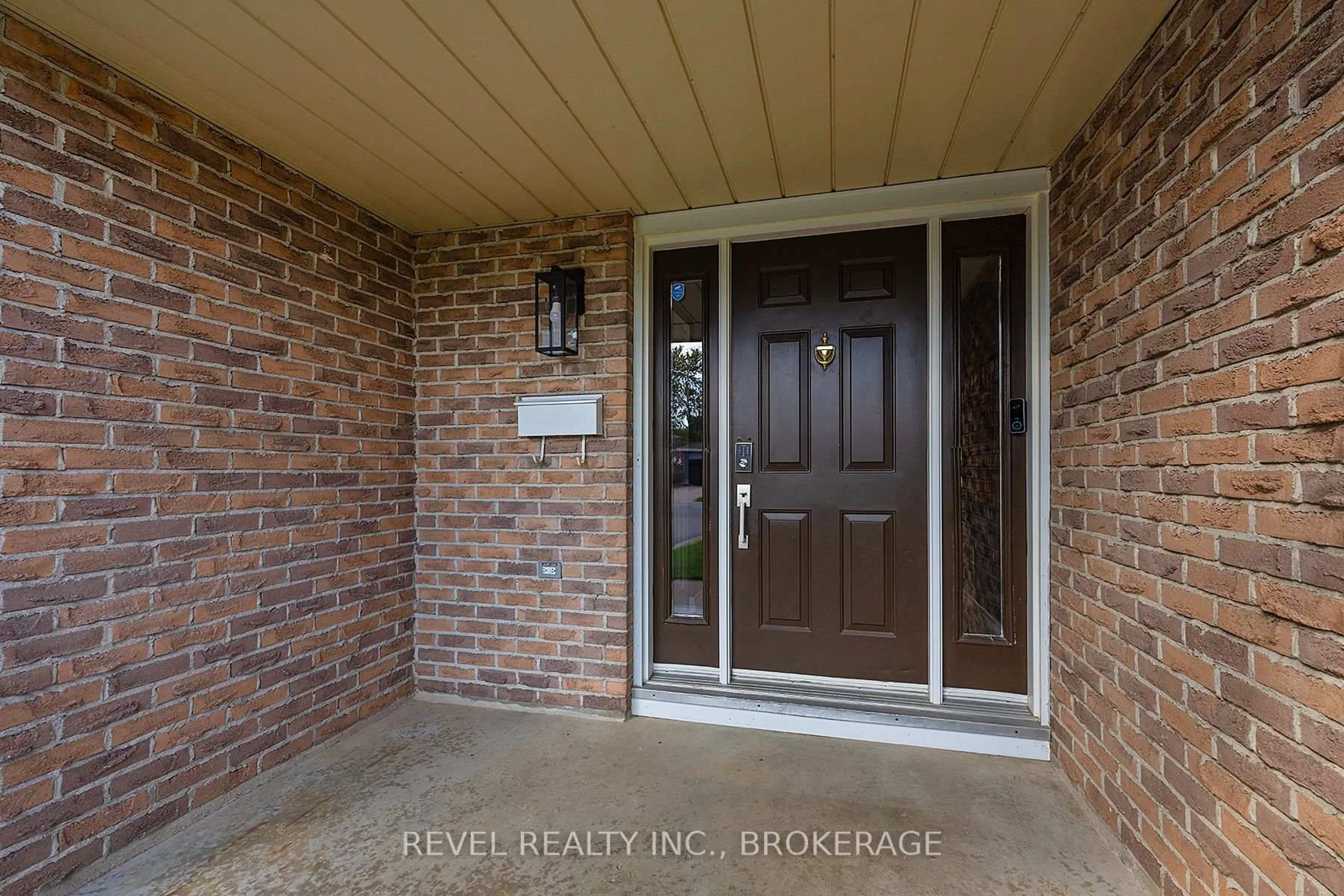 Indoor entryway for 367 Carrie Cres, Kingston Ontario K7M 5X6