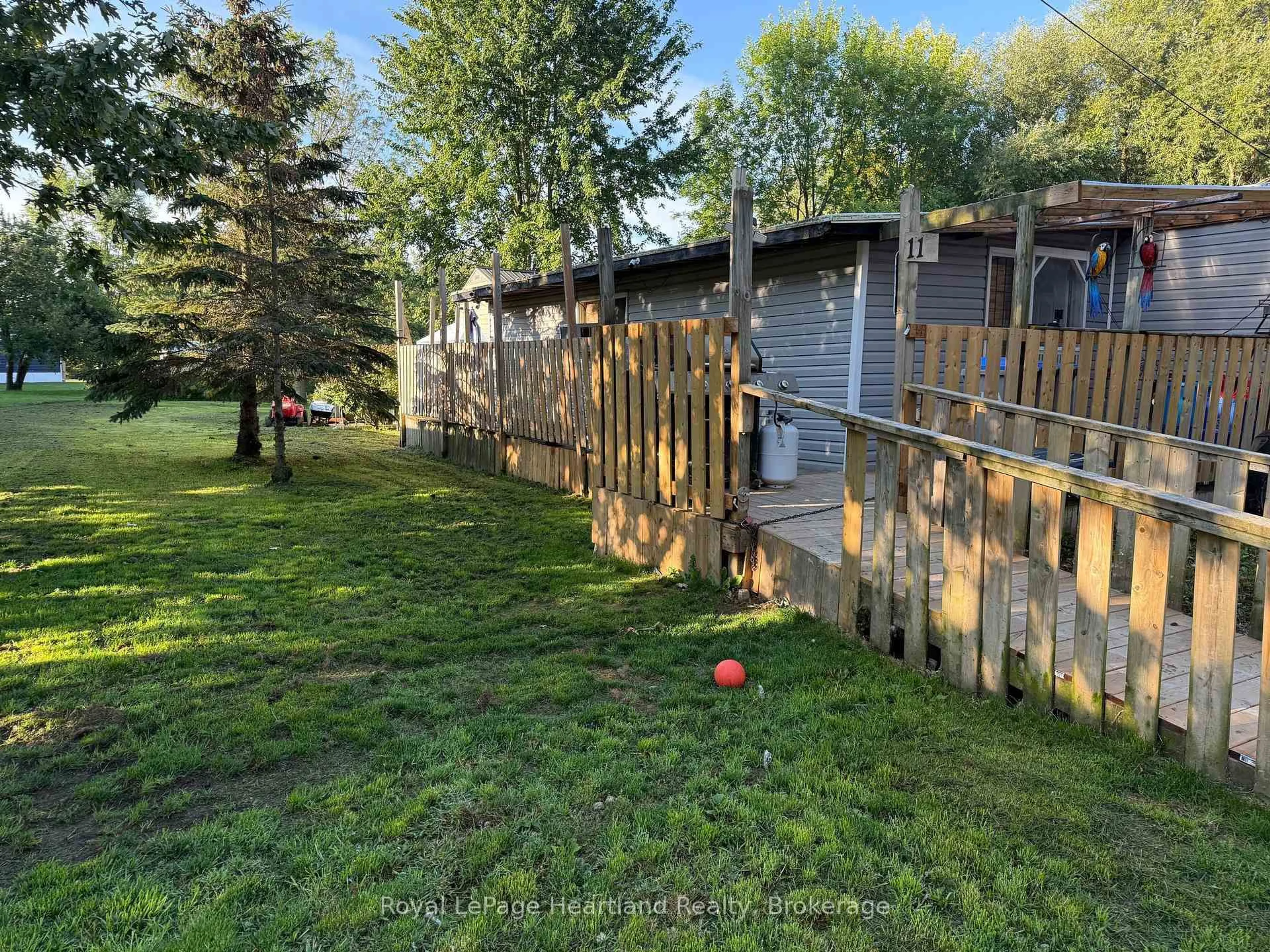 A pic from outside/outdoor area/front of a property/back of a property/a pic from drone, unknown for 75049 Hensall Rd, Huron East Ontario N0K 1W0