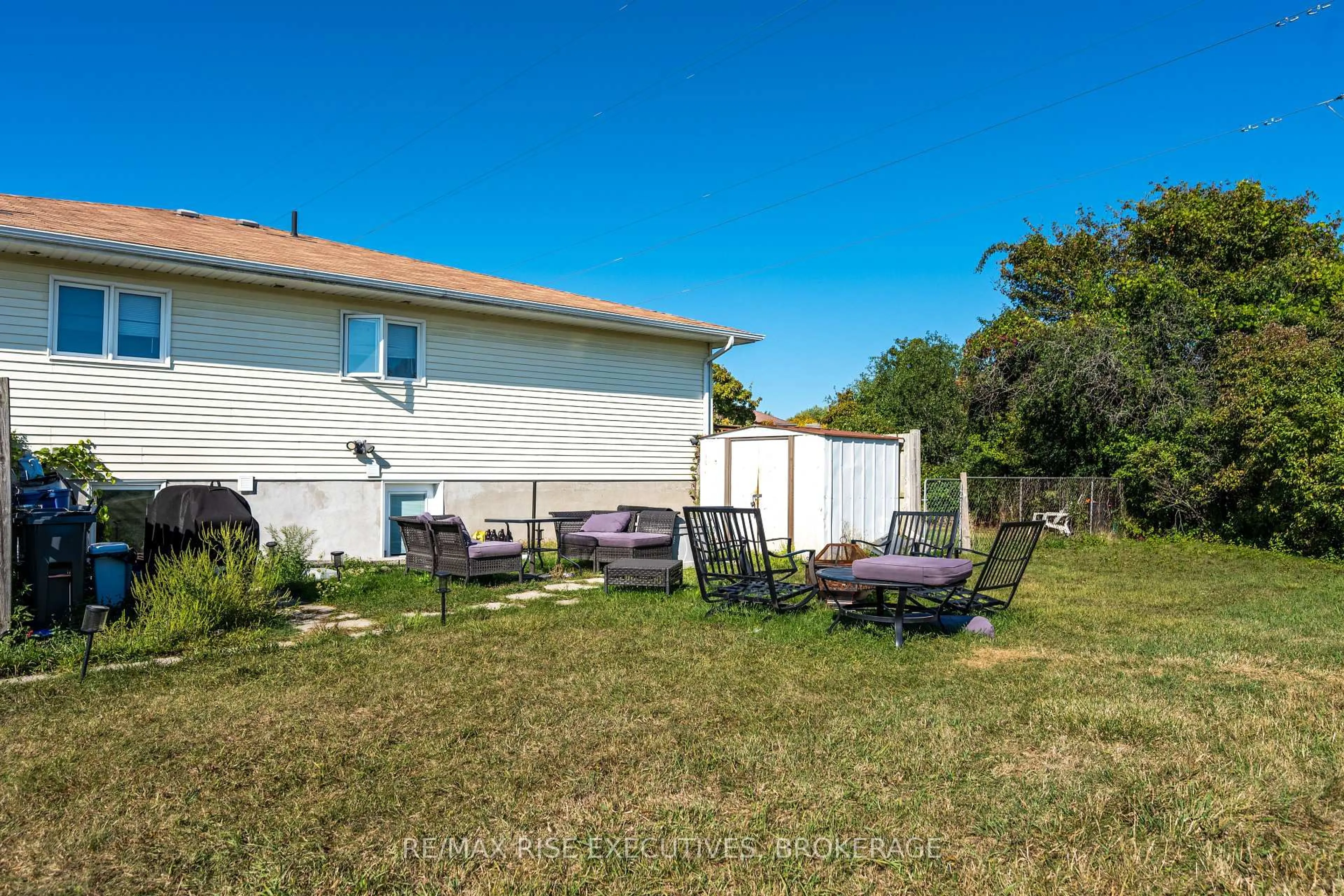 Patio, street for 828 Bigham Crt, Kingston Ontario K7M 7Y4