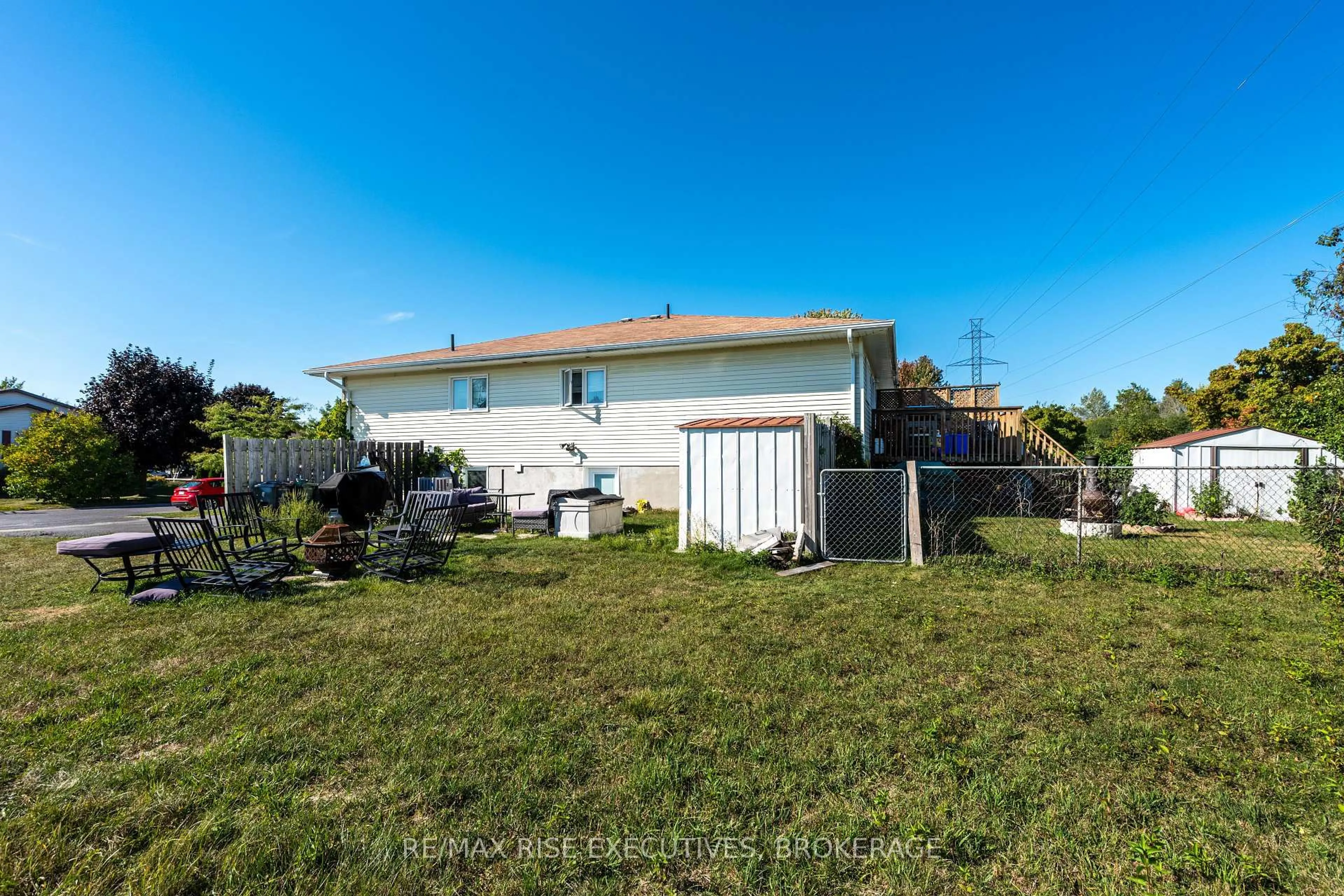 A pic from outside/outdoor area/front of a property/back of a property/a pic from drone, street for 828 Bigham Crt, Kingston Ontario K7M 7Y4