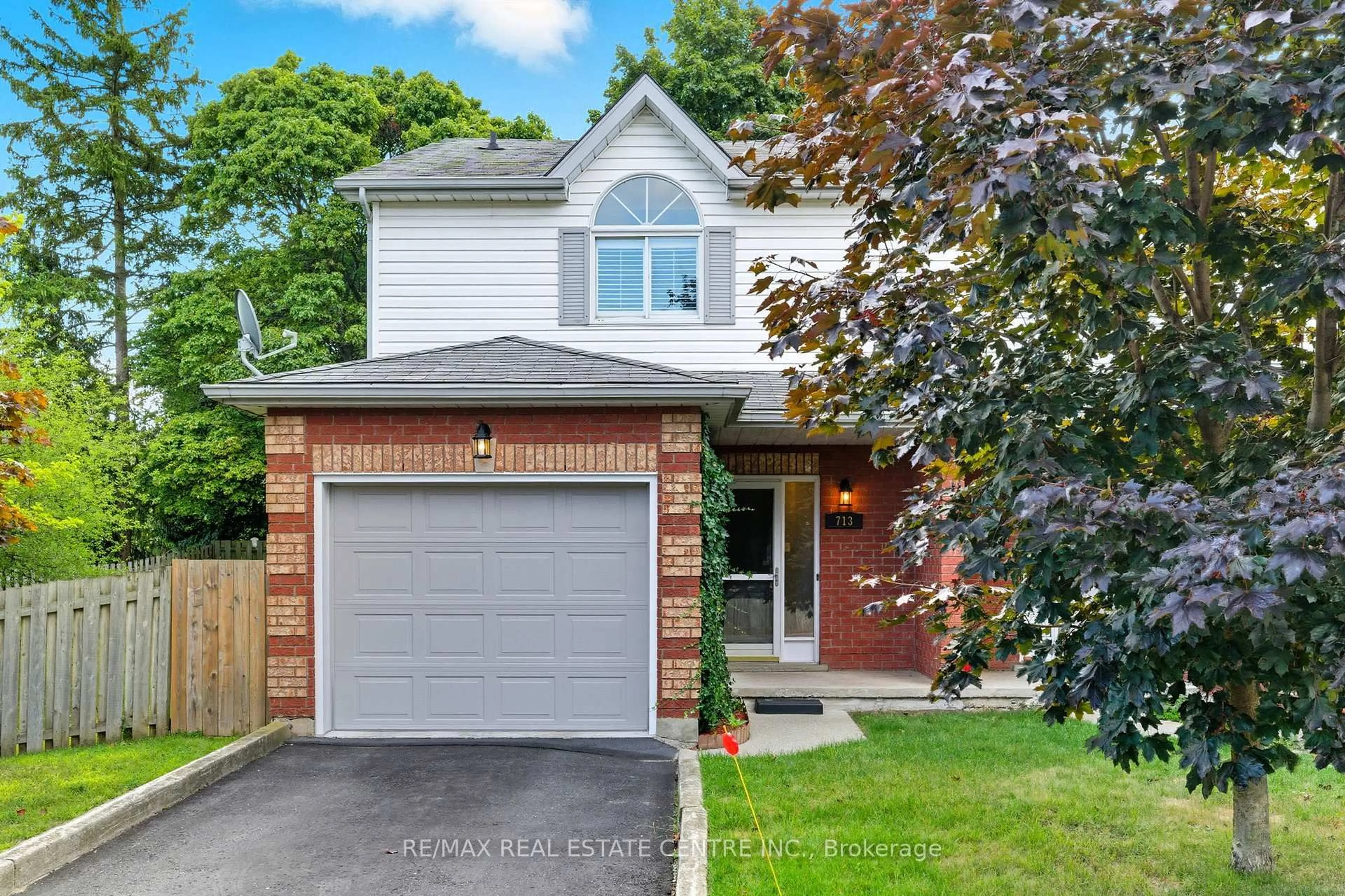 Home with brick exterior material, street for 713 Champlain Blvd, Cambridge Ontario N1R 7Z8