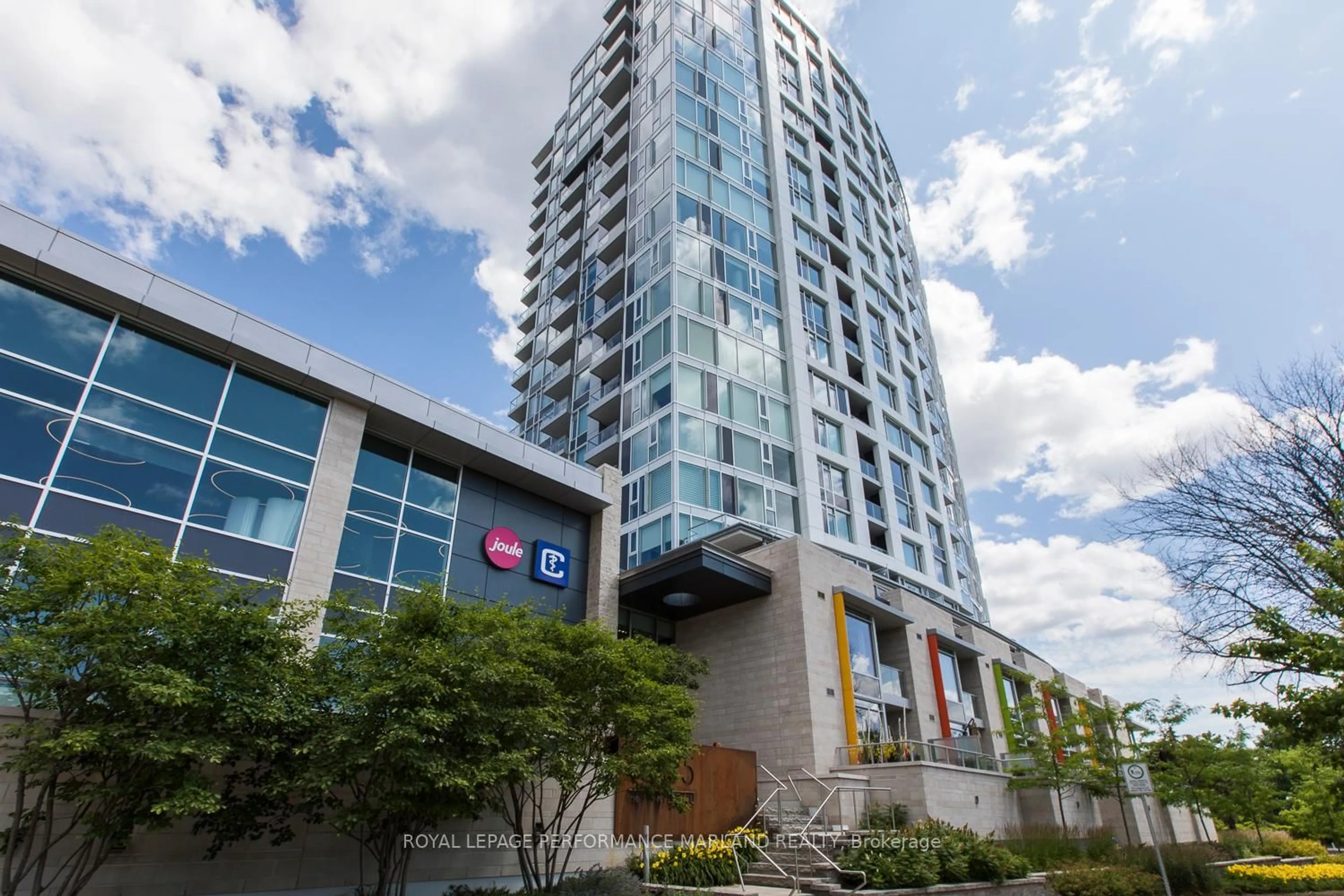Patio, building for 1035 Bank St #902, Ottawa Ontario K1S 5K3