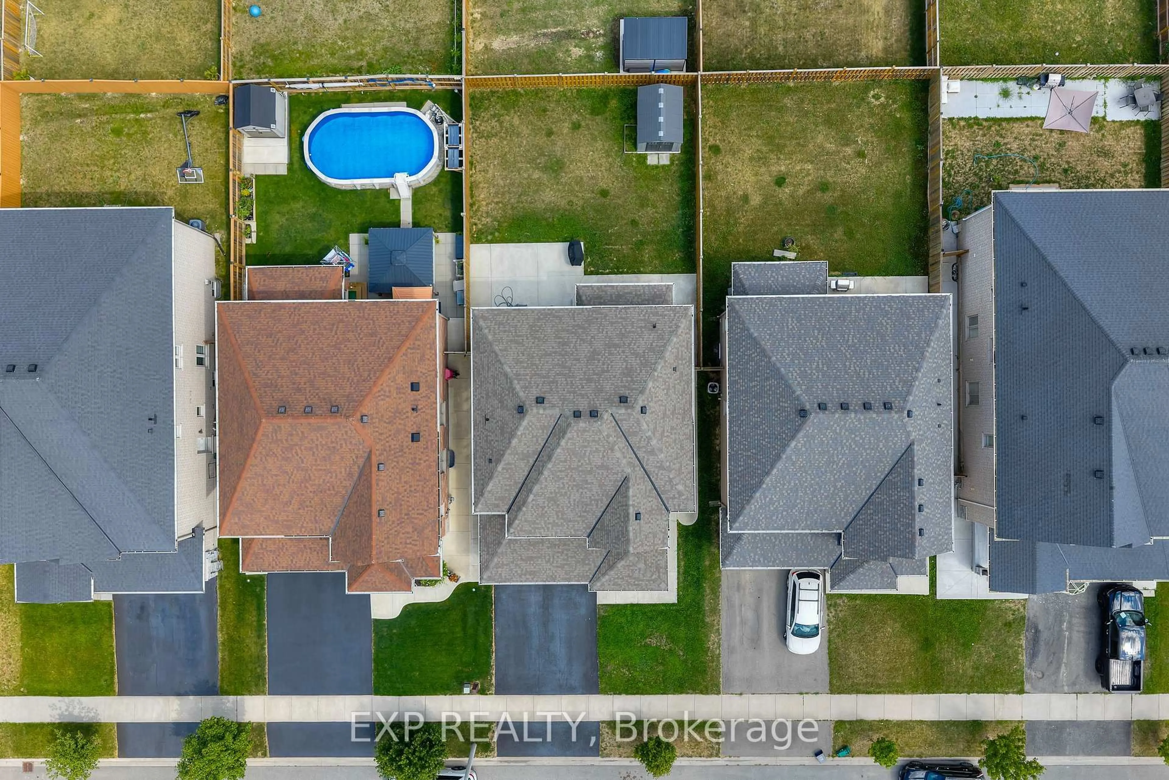 A pic from outside/outdoor area/front of a property/back of a property/a pic from drone, unknown for 85 Sunset Way, Thorold Ontario L2V 0C7