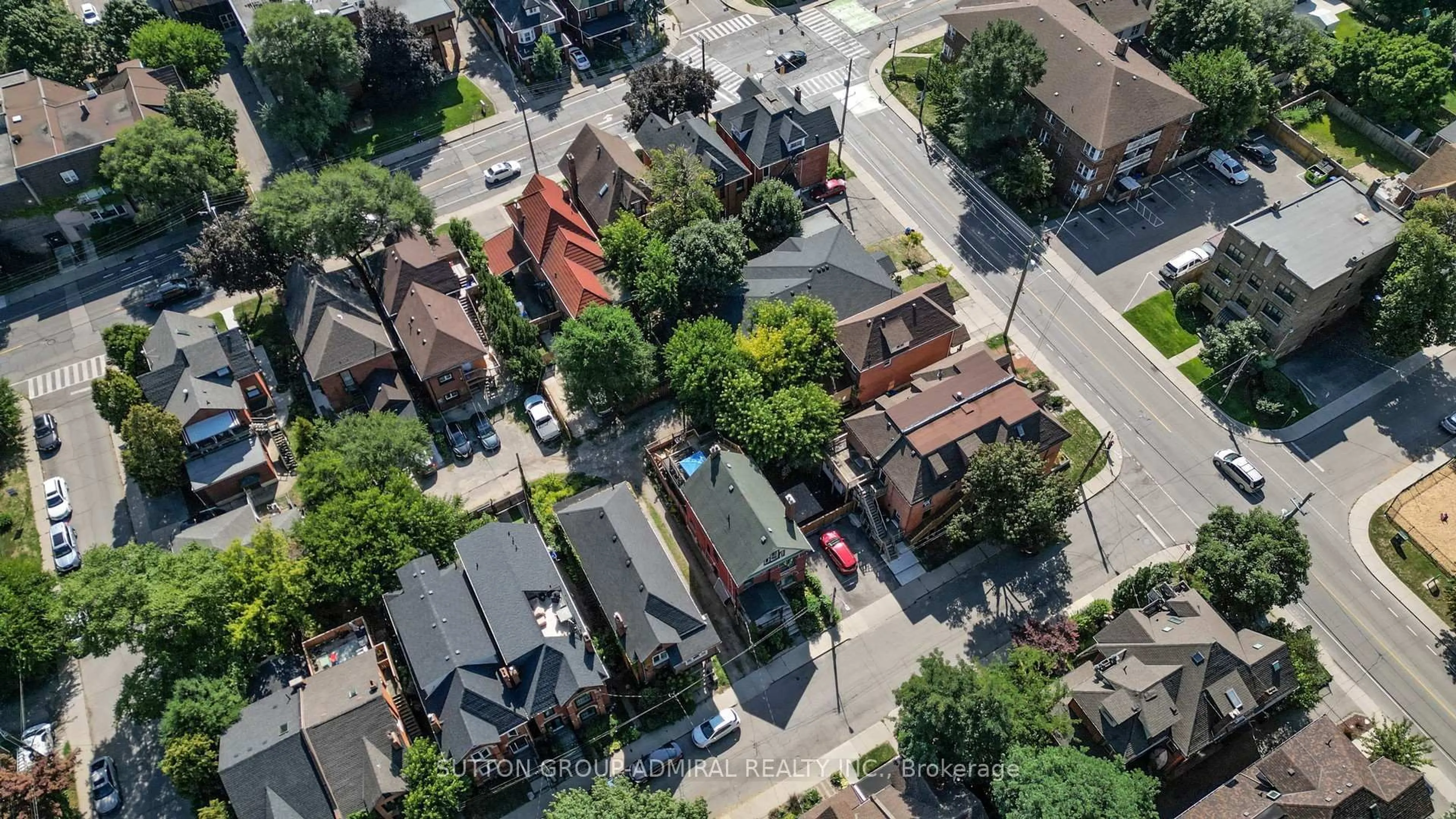 A pic from outside/outdoor area/front of a property/back of a property/a pic from drone, street for 164 WENTWORTH St, Hamilton Ontario L8N 2Z2