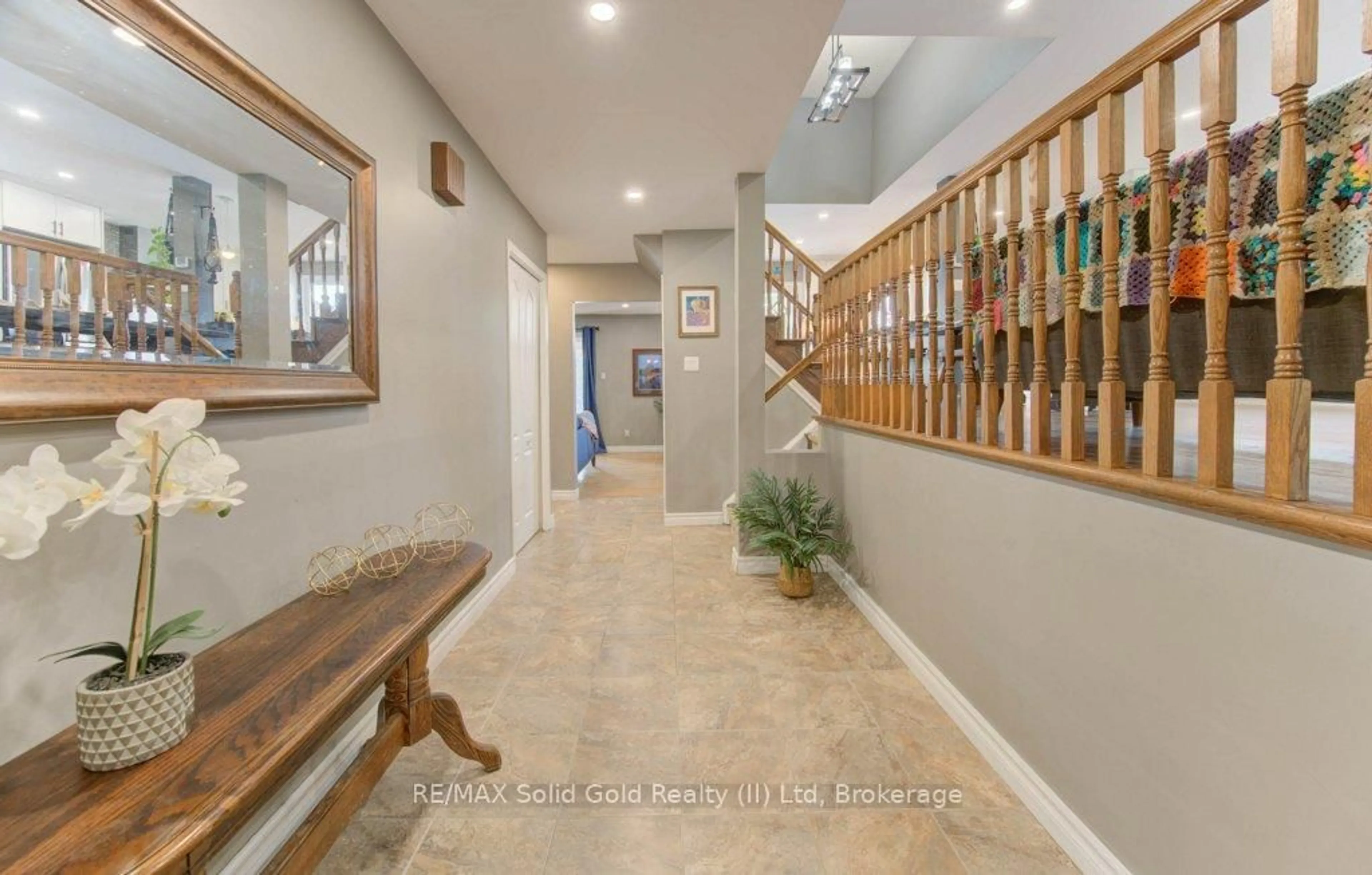 Indoor foyer for 47 Winding Way, Kitchener Ontario N2N 1M4